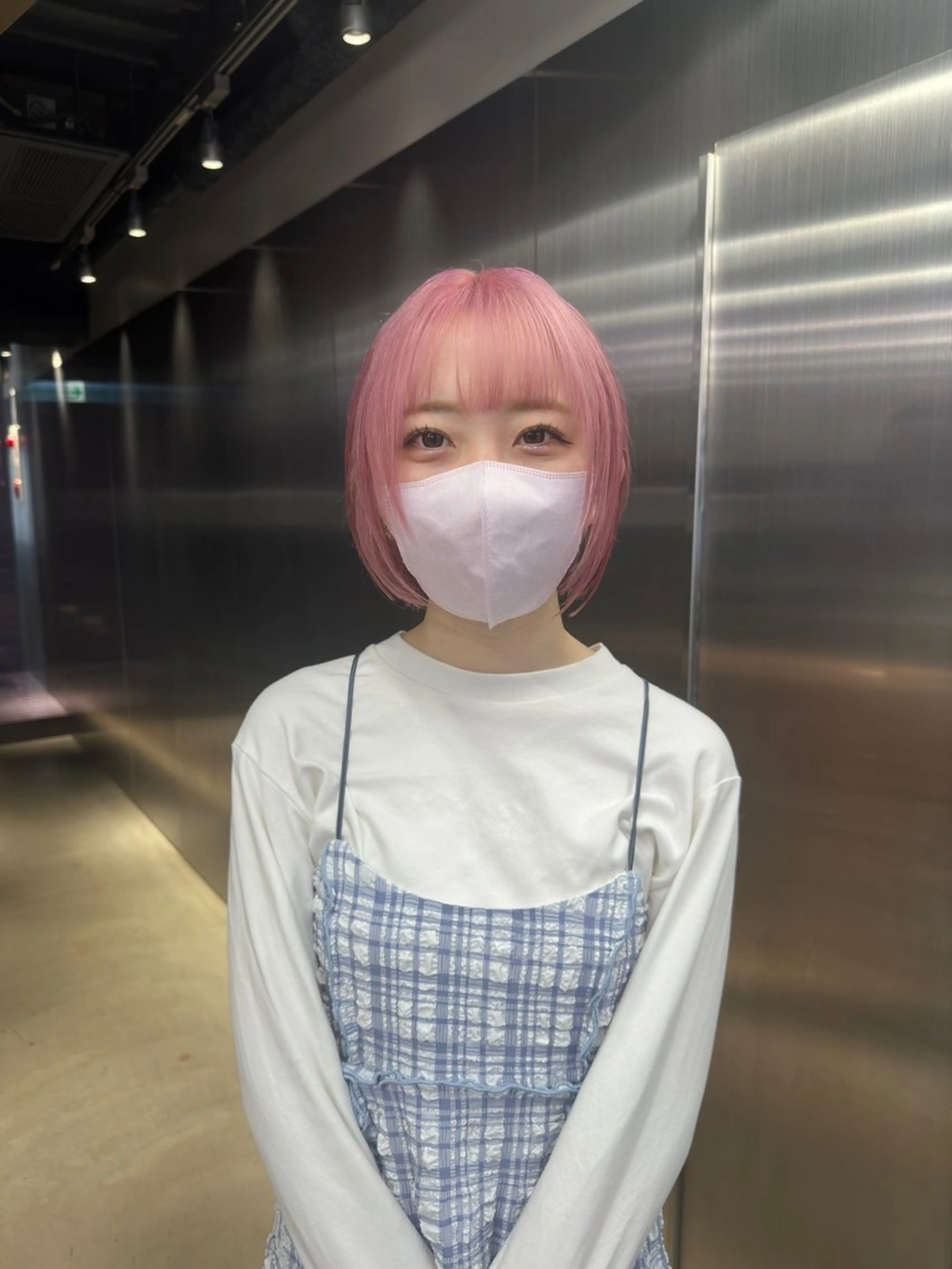 ショート ボブ 顔まわりレイヤー レイヤーカット カット トリートメント 鈴木/ミルクティー/ ブリーチ/ボブ/のヘアスタイル