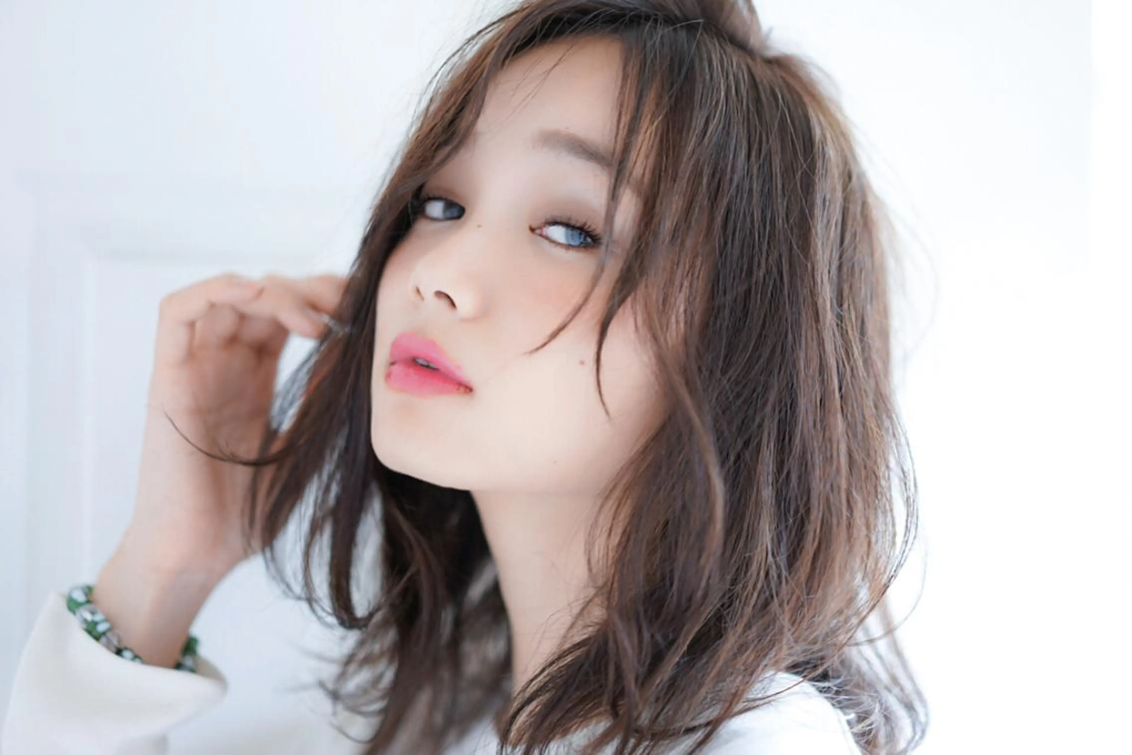 ミディアム カラー ヘアアレンジ ベージュカラー 透明感カラー フォギーベージュ バイオレットカラー ひがし　まさし JYUNESU副代表のヘアスタイル