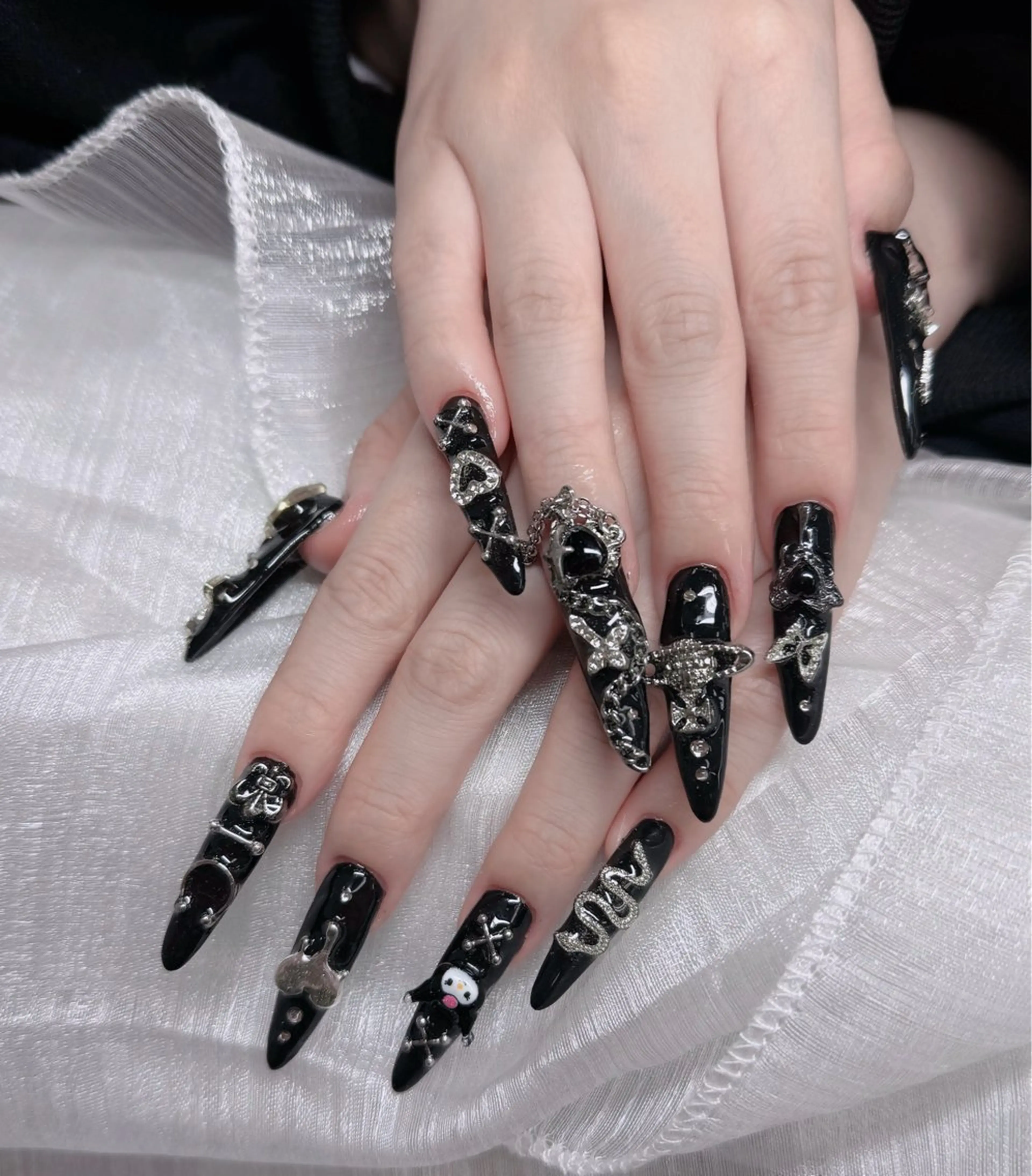 ネイル オーロラネイル フレンチネイル ジェルネイル ハロウィン キラキラネイル H.baby Nail Salonのネイルデザイン