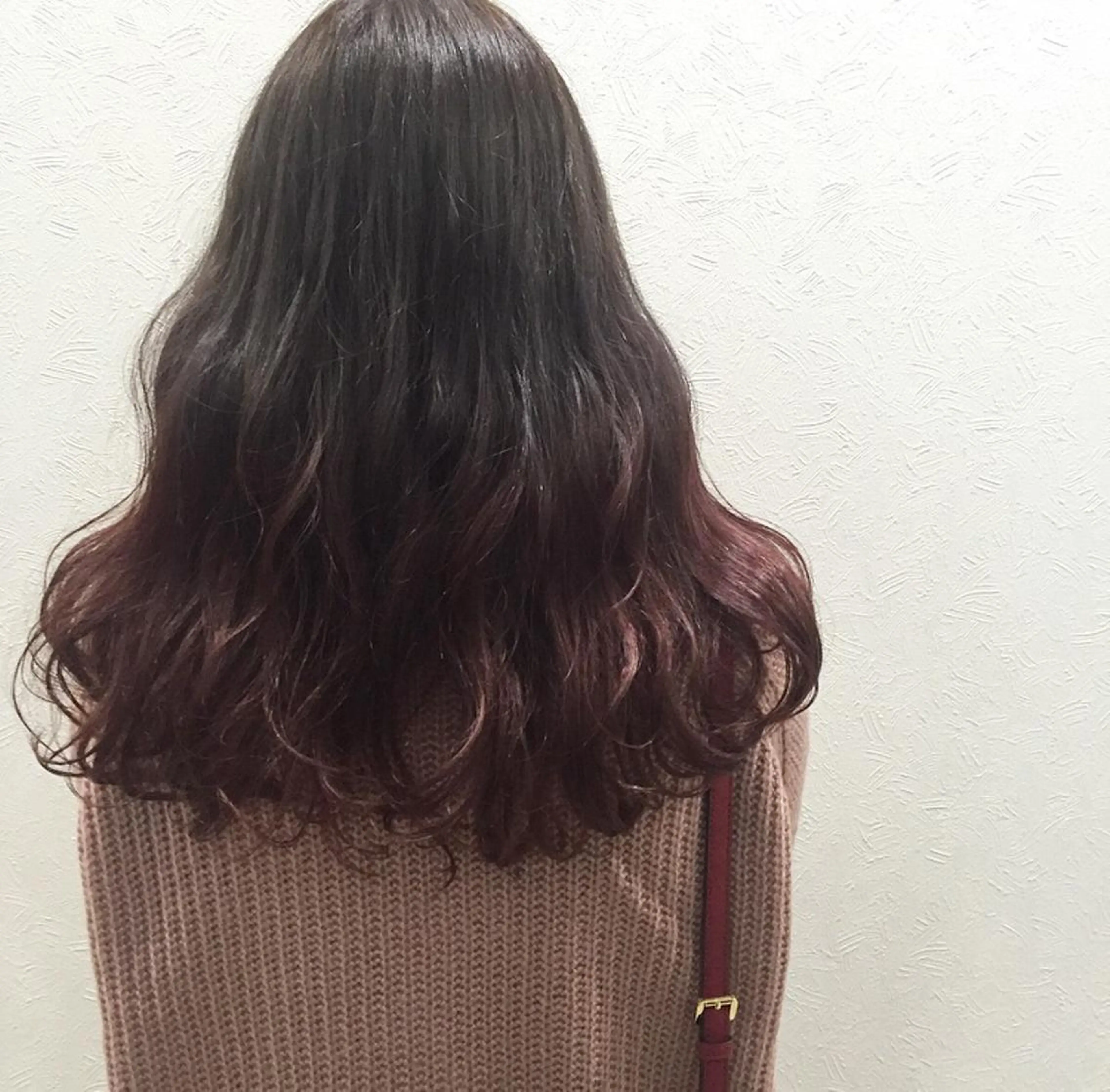 ロング カラー グラデーションカラー ピンクカラー 岩田 萌那のヘアスタイル