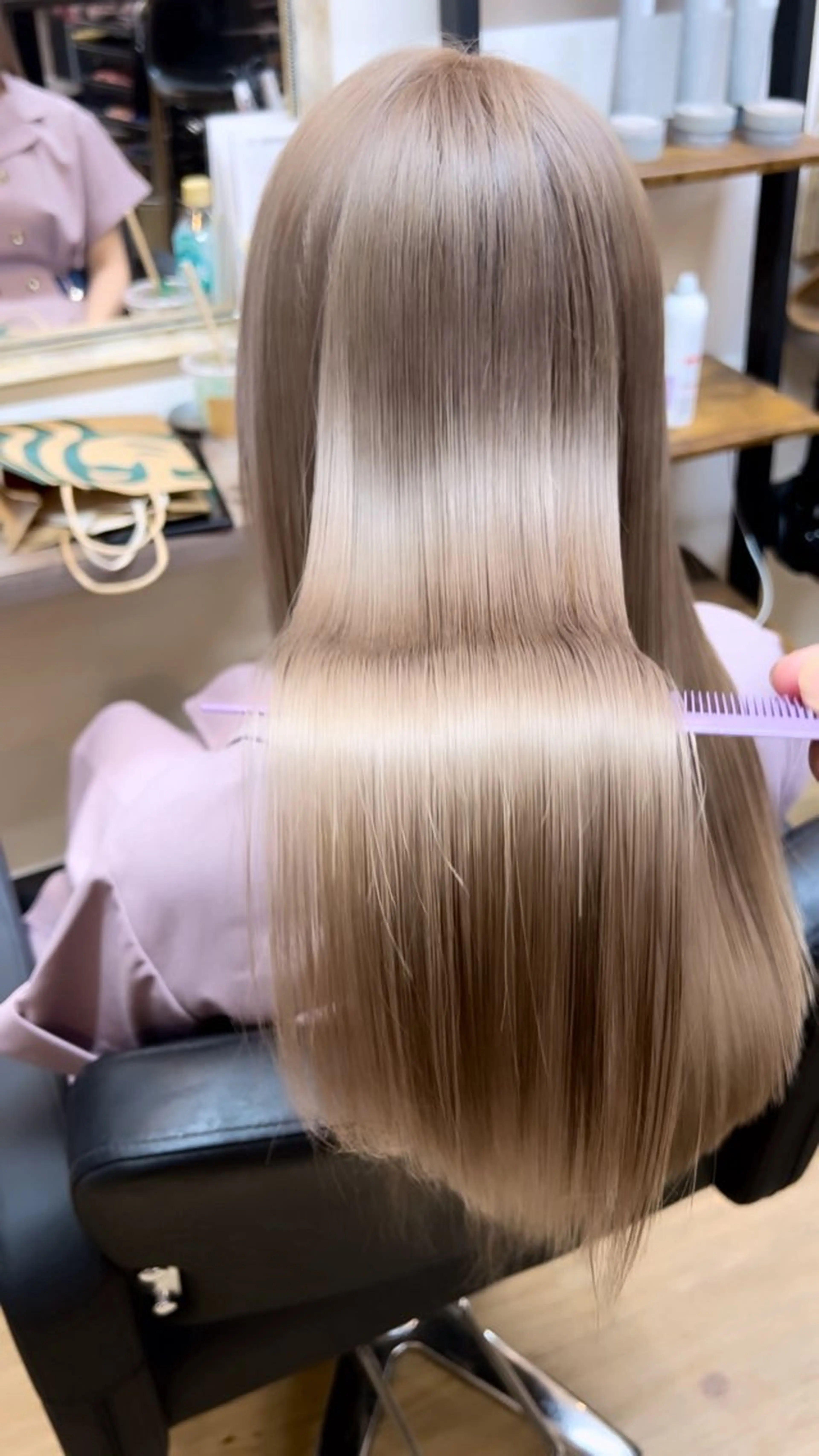 カラー ベージュカラー ヘアカラー FÜRSTIN所属・西村髪質改善 ブリーチ縮毛矯正のヘアスタイル