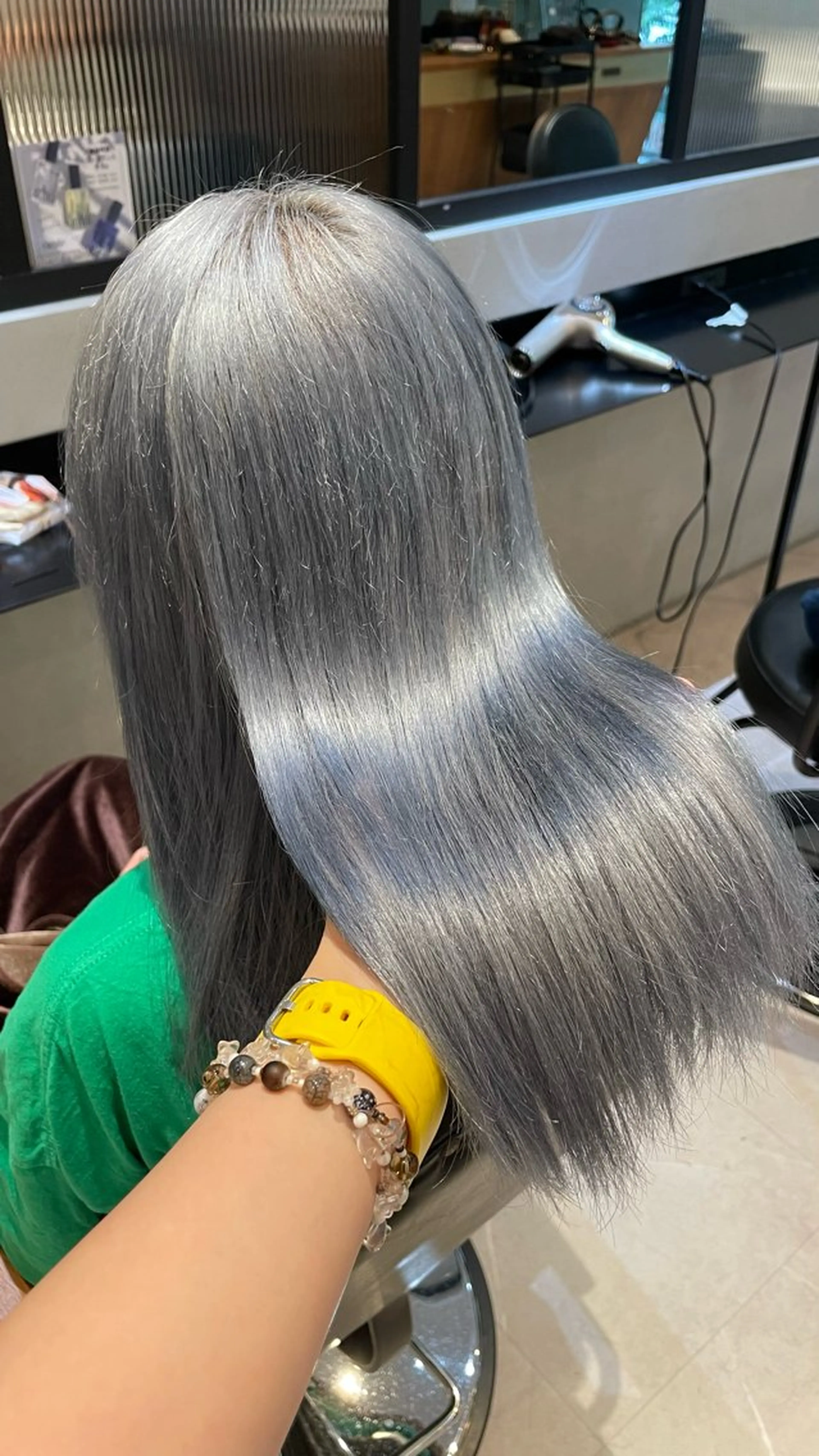 カラー シルバー カット ヘアカラー トリートメント オリーブカラー🫒/ 透明感カラー/みゆのヘアスタイル