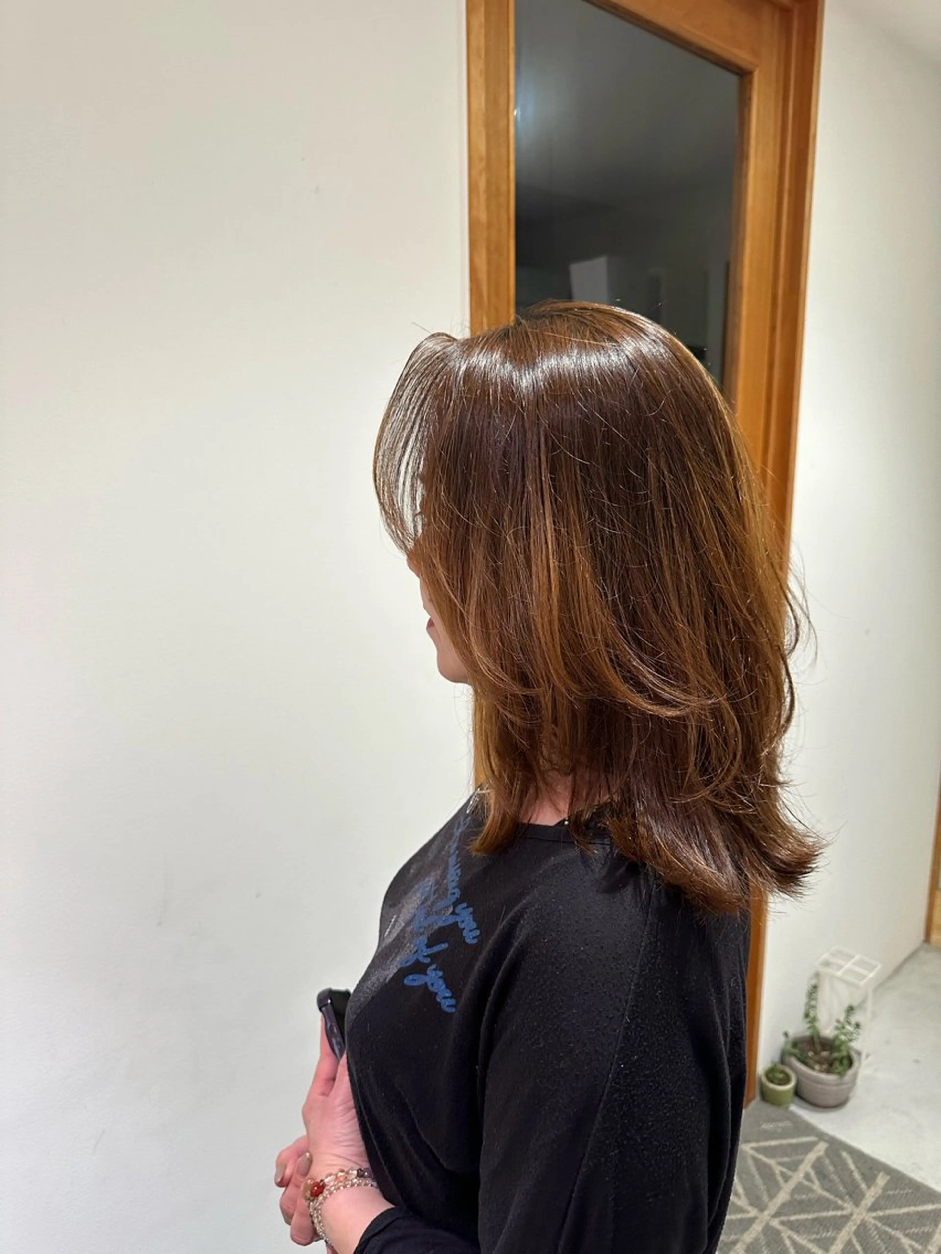 ミディアム レイヤーカット 外ハネヘア レイヤー/蟹江/ くすみカラー/川口のヘアスタイル