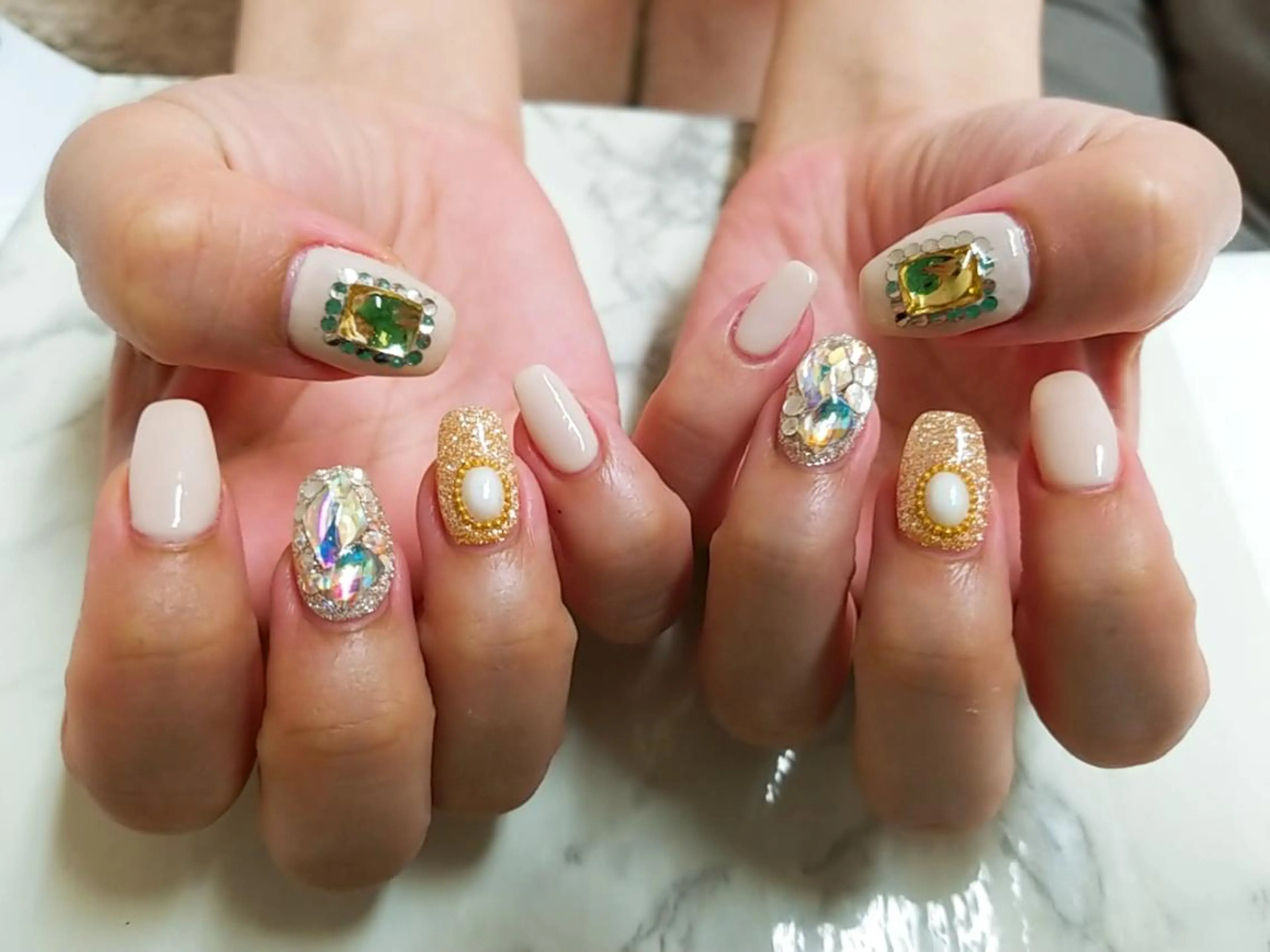 ネイル アートネイル フットネイル ジェルネイル 持ち込み ニュアンスネイル 河野ちえ (雑誌掲載サロン)のネイルデザイン