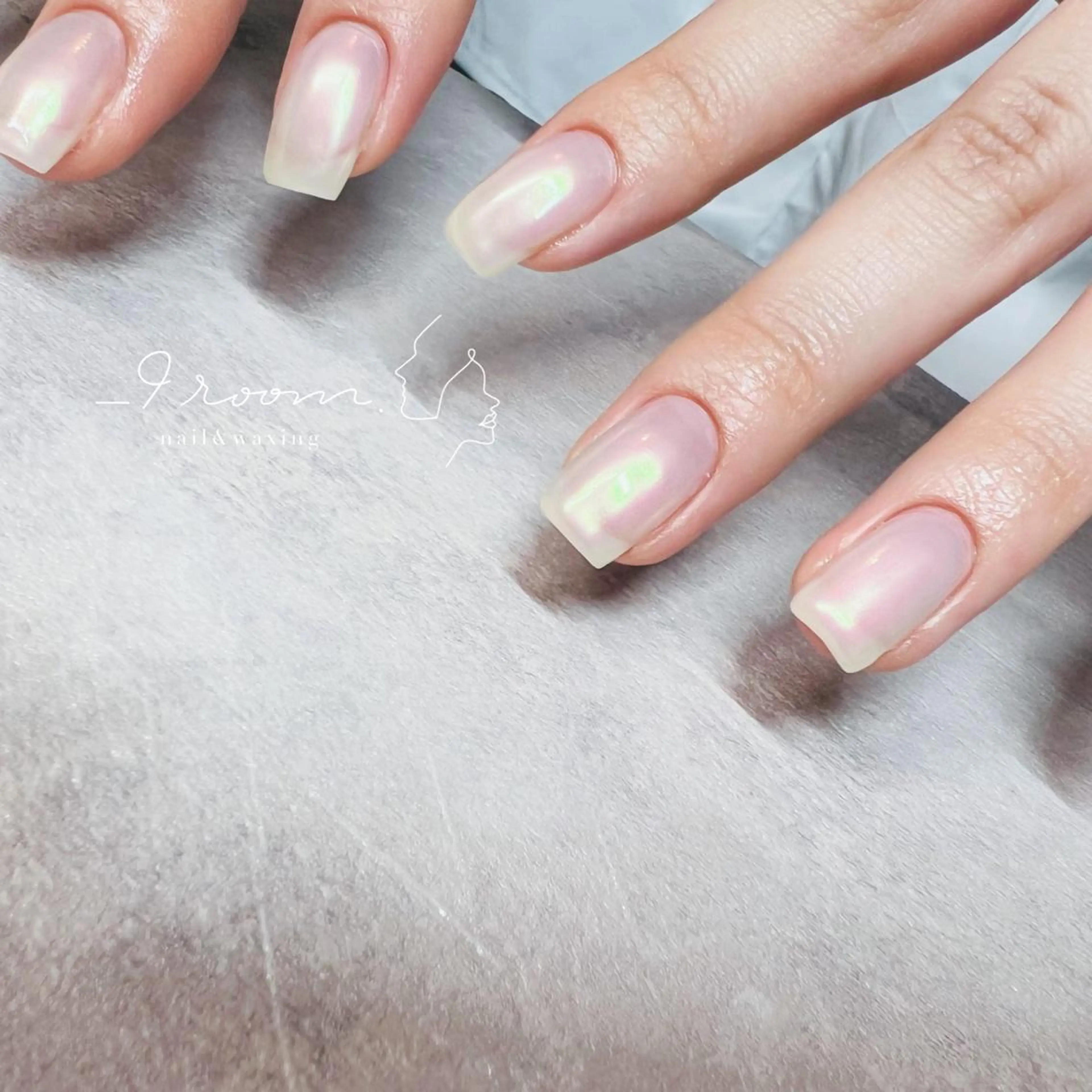 ネイル オーロラネイル ワンカラーネイル シンプルネイル 春ネイル 夏ネイル _9 room. Yoshimiのネイルデザイン