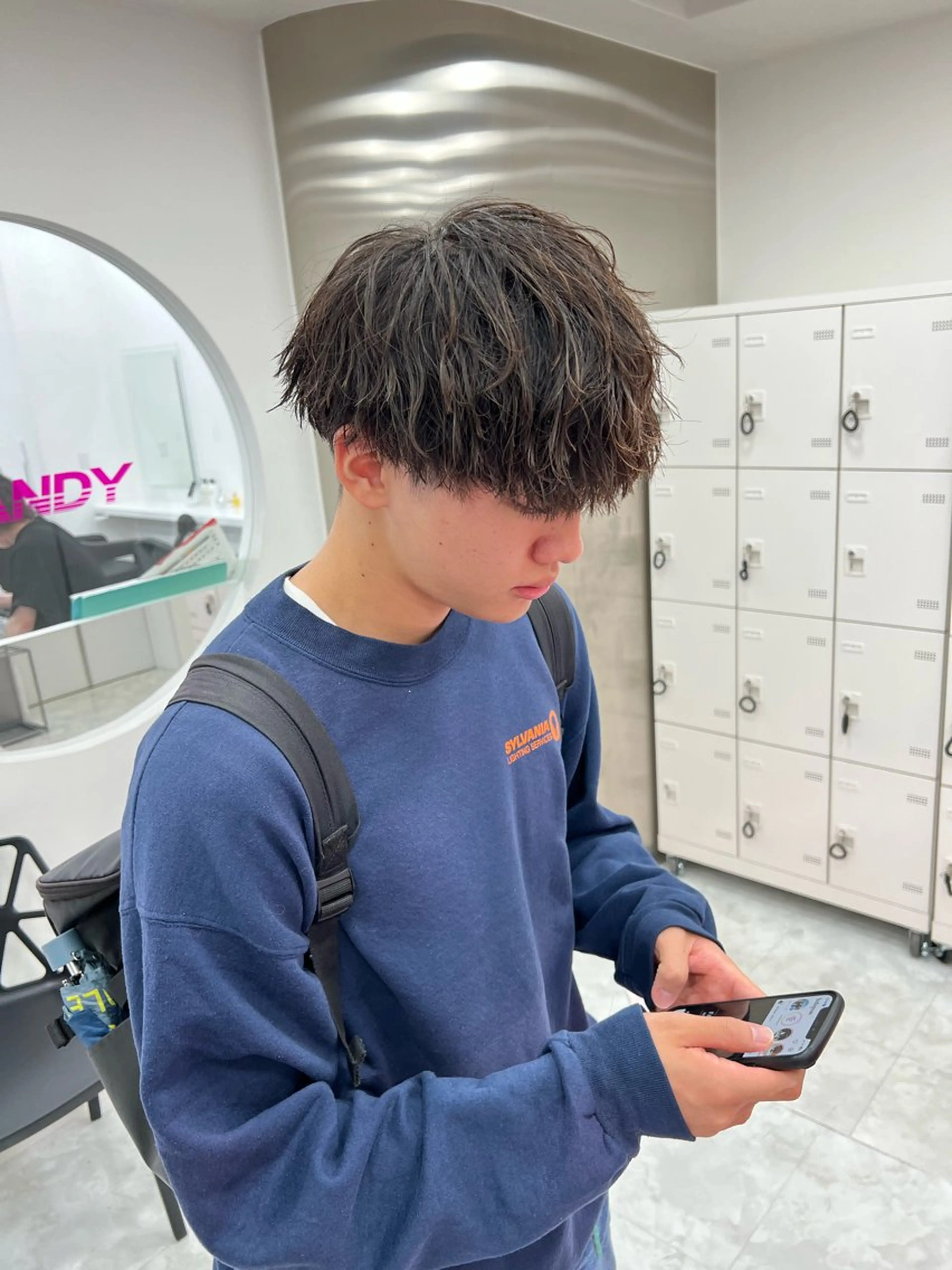 ミディアム パーマ メンズ ミディアムパーマ センターパート メンズ韓国風 韓国マッシュ マッシュウルフ ヘアカラー トリートメント ヘッドスパ ヘアセット トレンド/レイヤー うる艶🪞CANDYのヘアスタイル