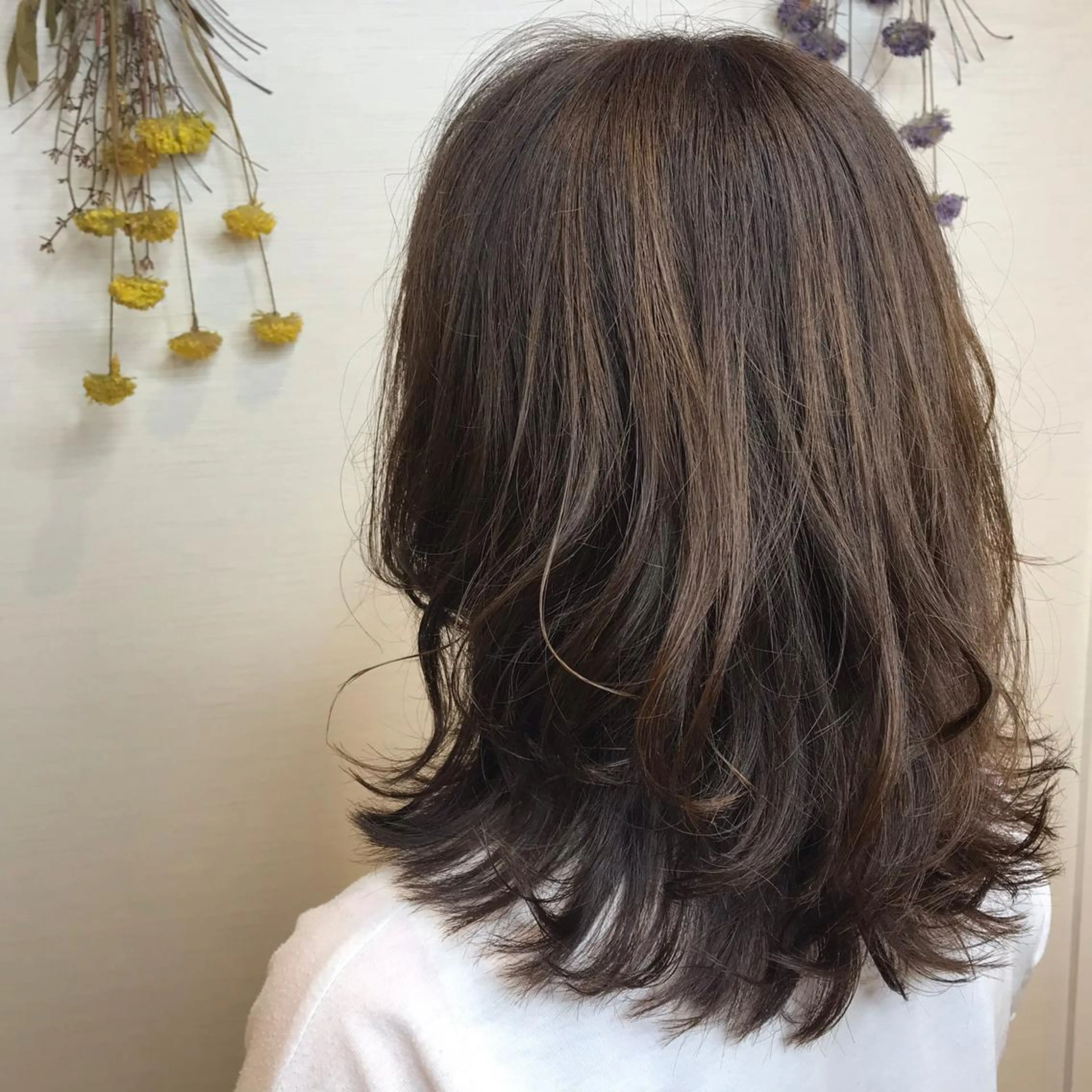 ミディアム カラー レイヤーカット 外ハネヘア ヘアカラー 福島成美/髪質改善 縮毛矯正/カラーのヘアスタイル