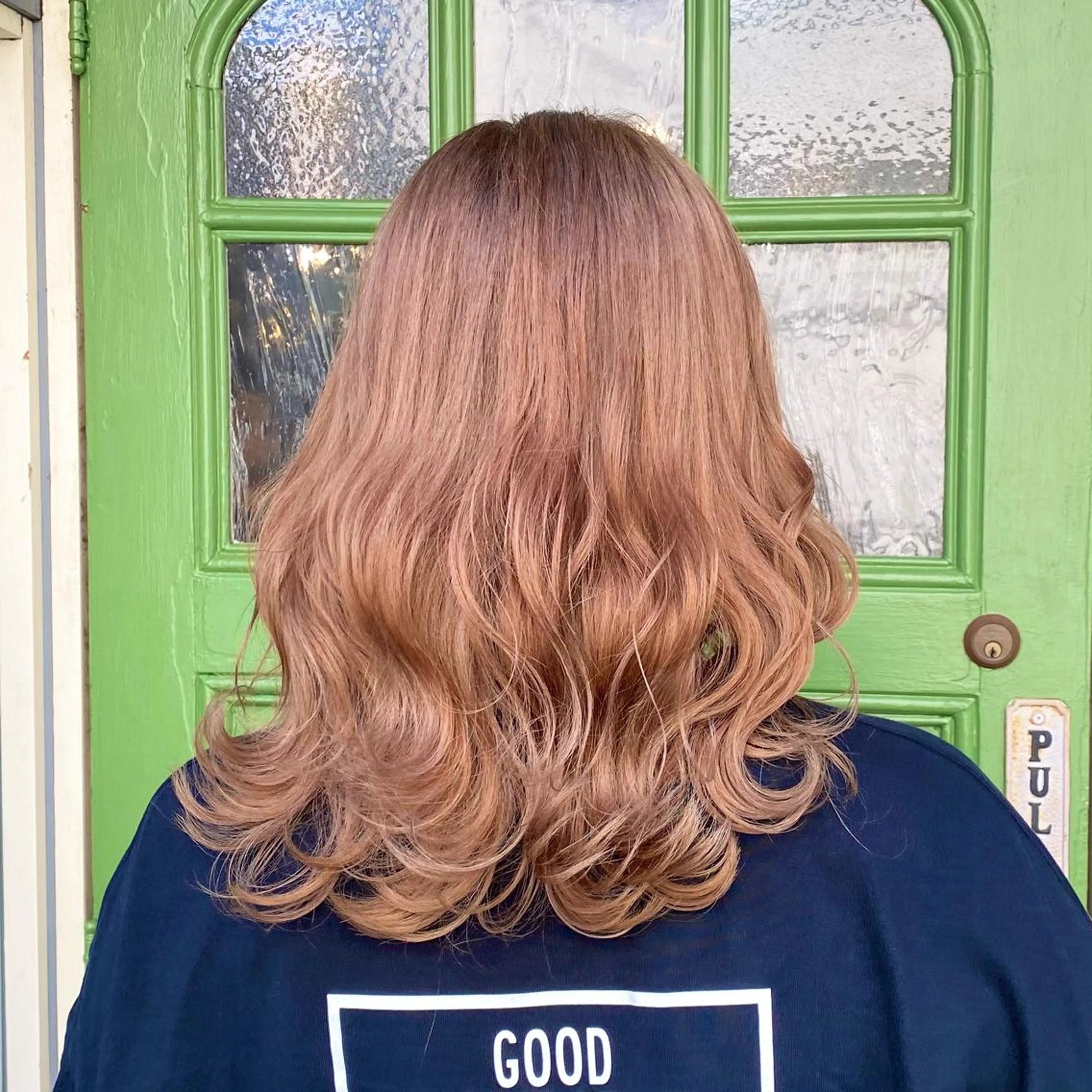 ミディアム カラー ベージュカラー ブリーチ ハイトーンカラー ハイトーンベージュ パープルカラー カット ヘアカラー トリートメント BRITS 渡辺 菜々子のヘアスタイル