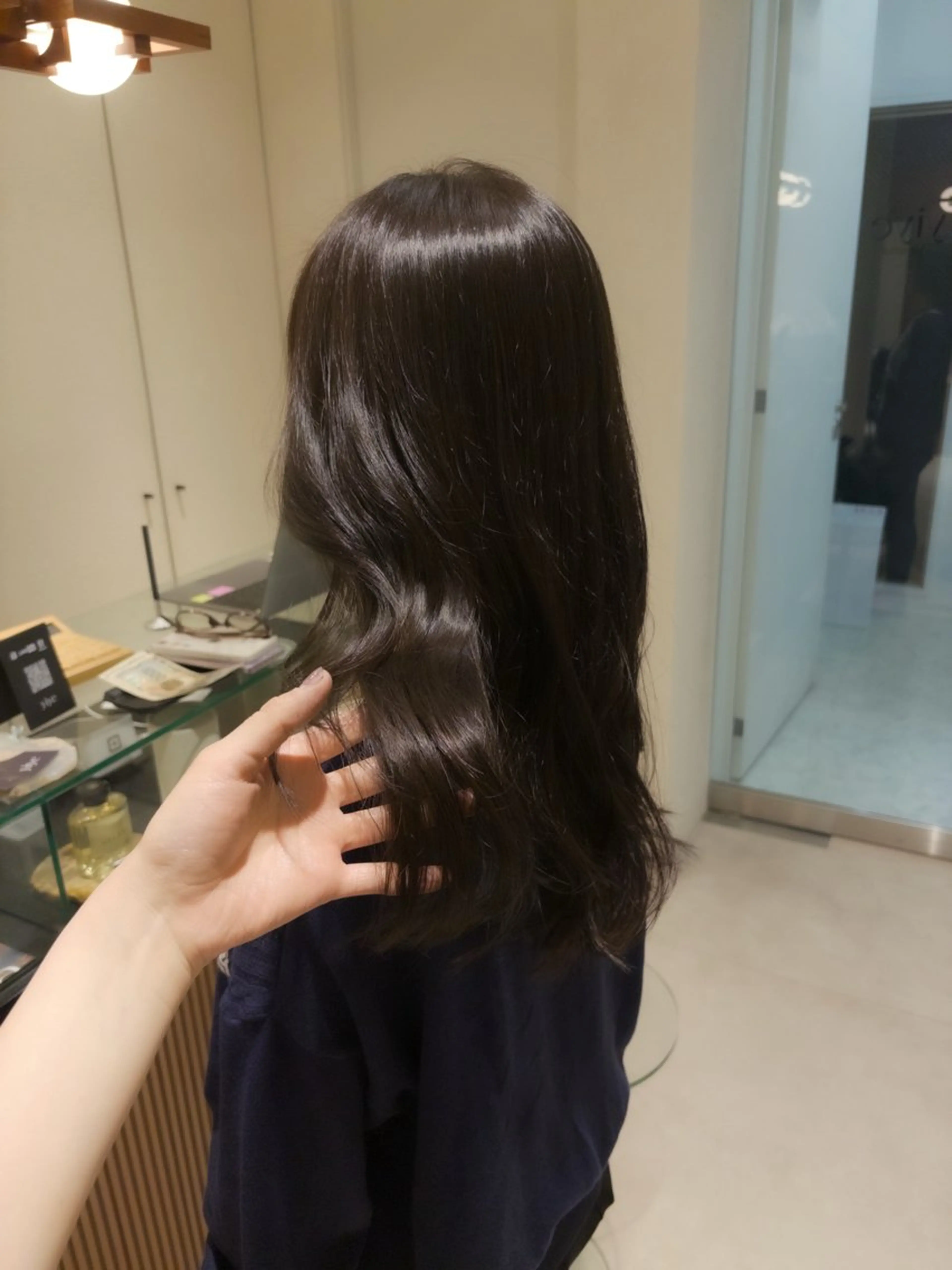 セミロング カラー グレージュ オリーブグレージュ オリーブグレー yiye青山店所属・yiye shioriのヘアスタイル