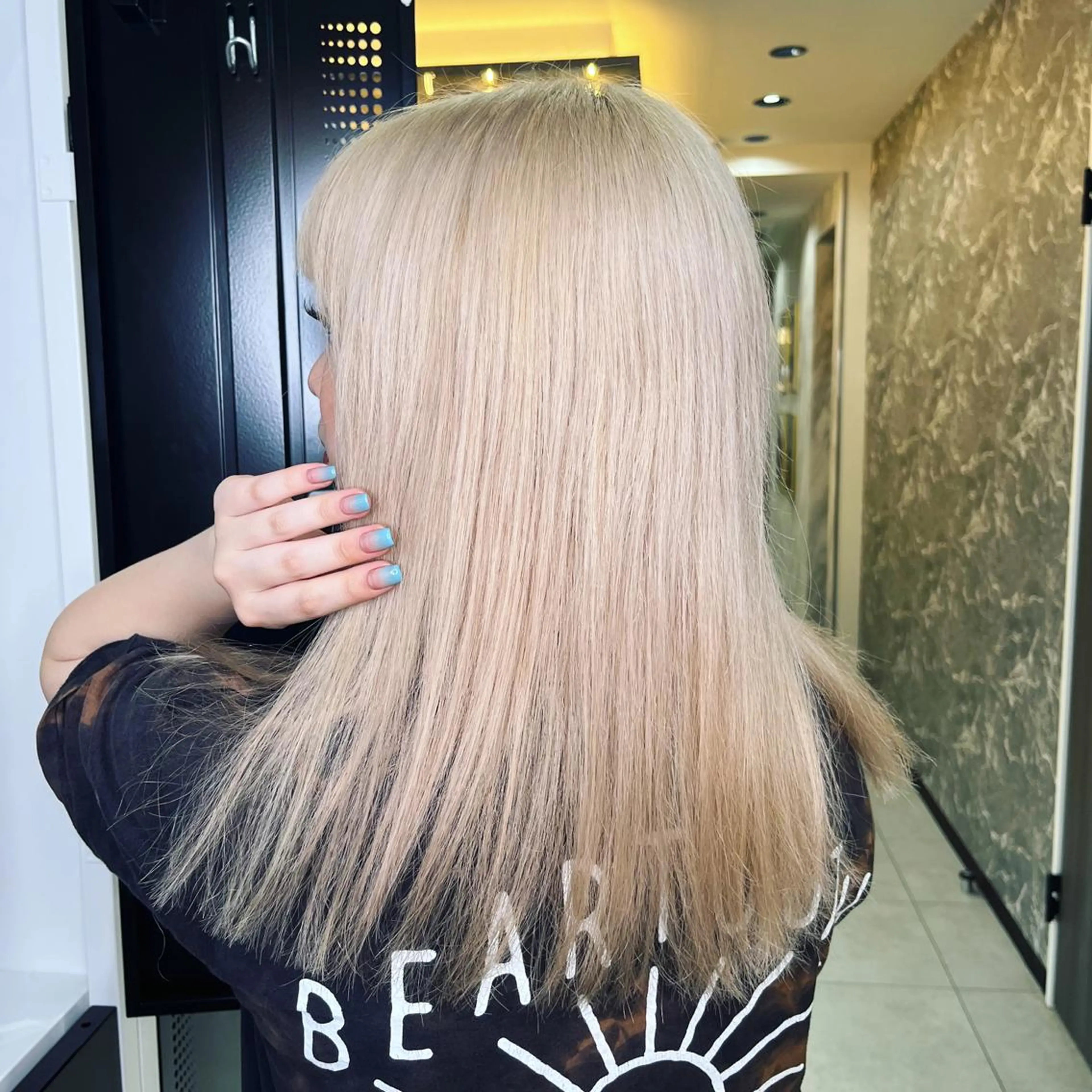 ロング カラー ブリーチ ブロンド 透明感カラー ホワイトブロンド トリートメント 🌈カラー特化 ハイトーンけいと🌈のヘアスタイル