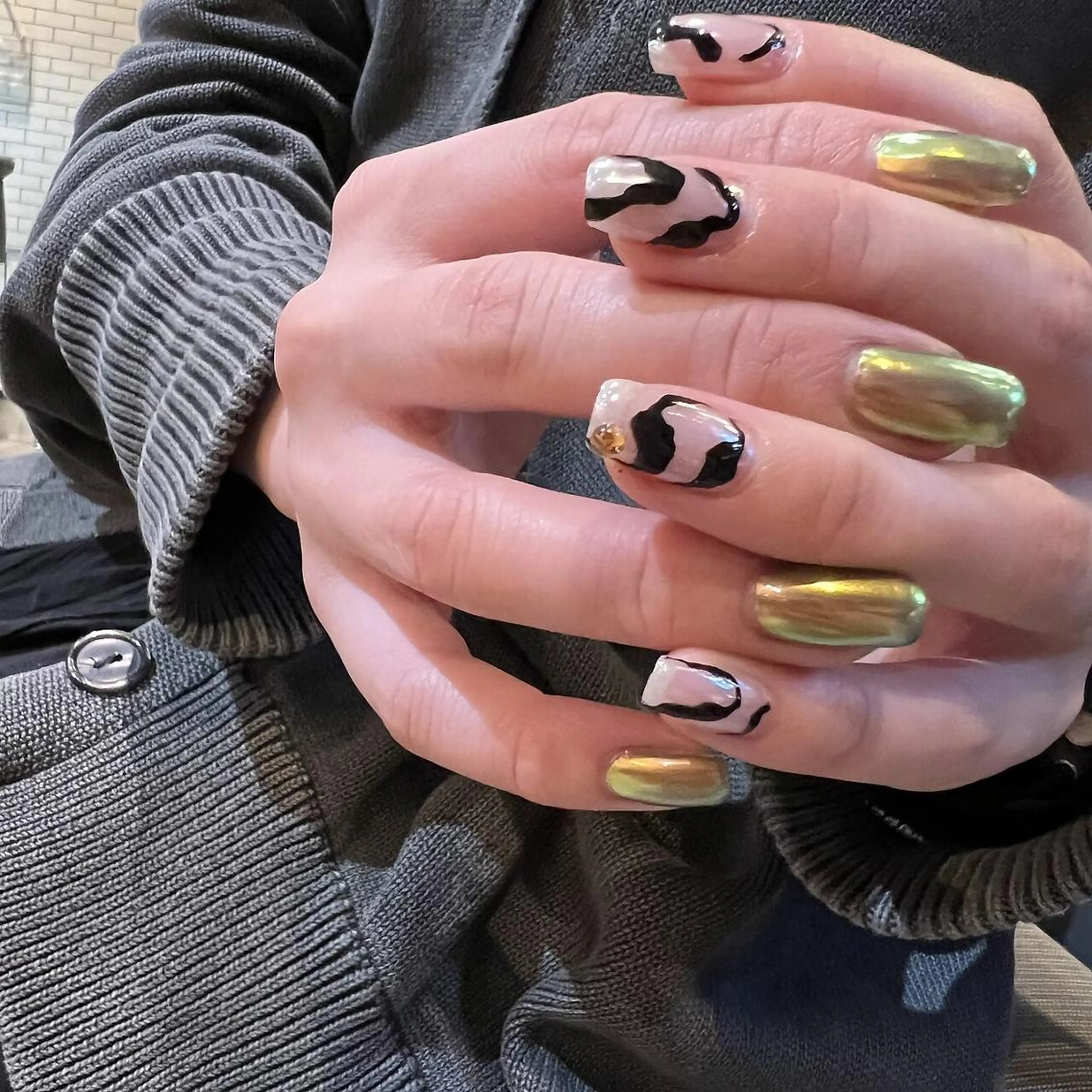 ネイル フレンチネイル ジェルネイル ガラスフレンチ グラデーション マグネットネイル ハンドネイル 【パラジェル認定】 newiネイル京橋のネイルデザイン