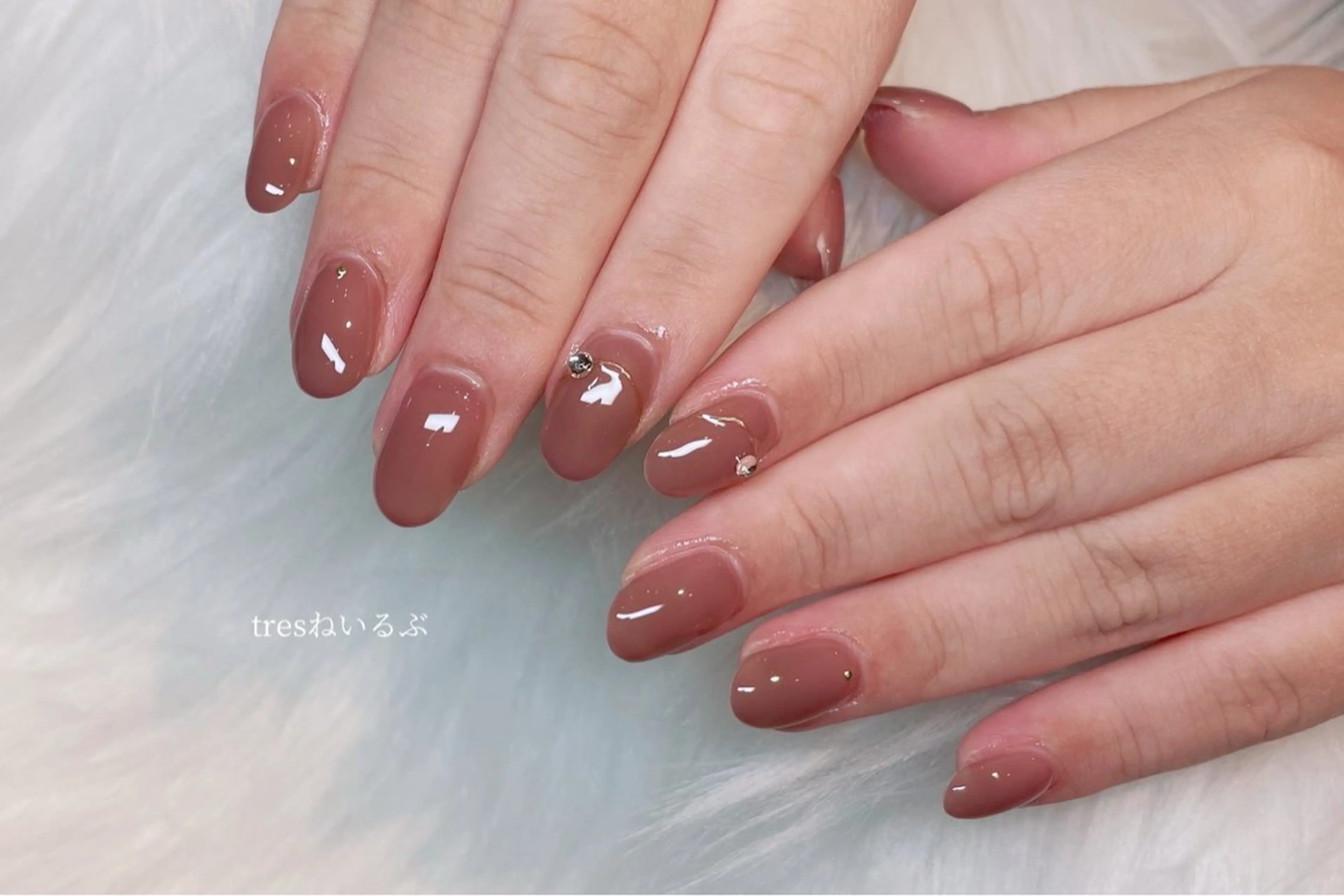ネイル アートネイル ゴールド ワンカラーネイル ストーンネイル tres SAKIのネイルデザイン