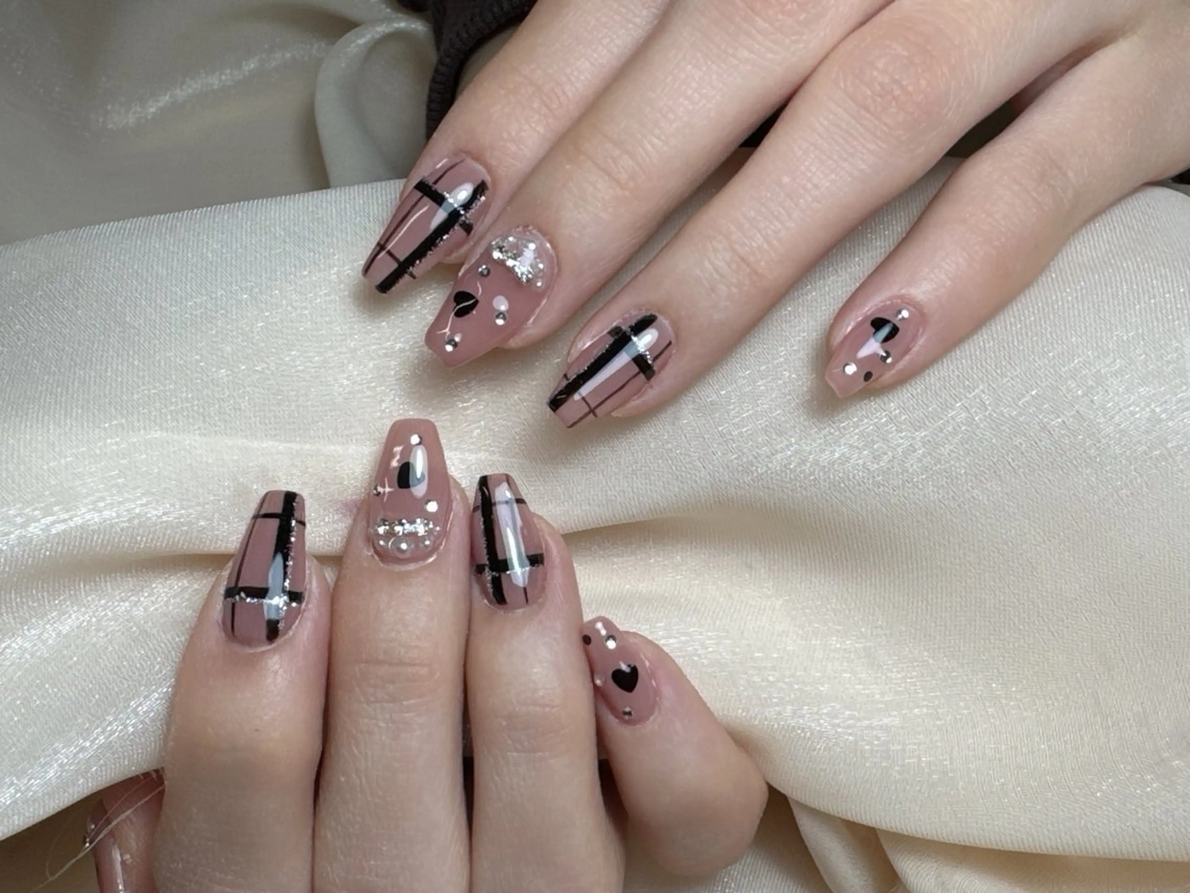 ネイル ハンドネイル LR.ONE リナのネイルデザイン