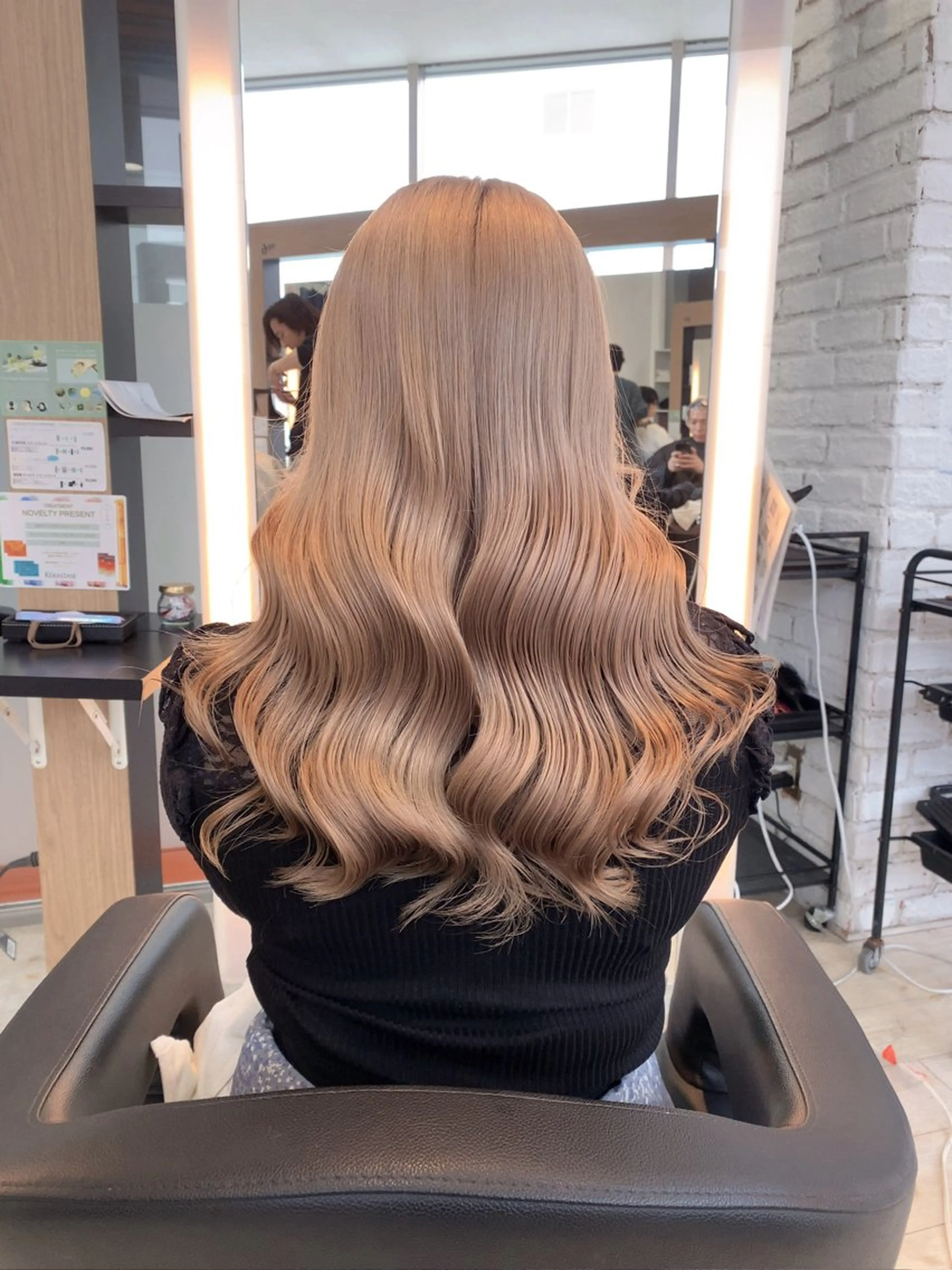 ロング カラー ブリーチ/髪質改善/ ハイトーン/暖色のヘアスタイル