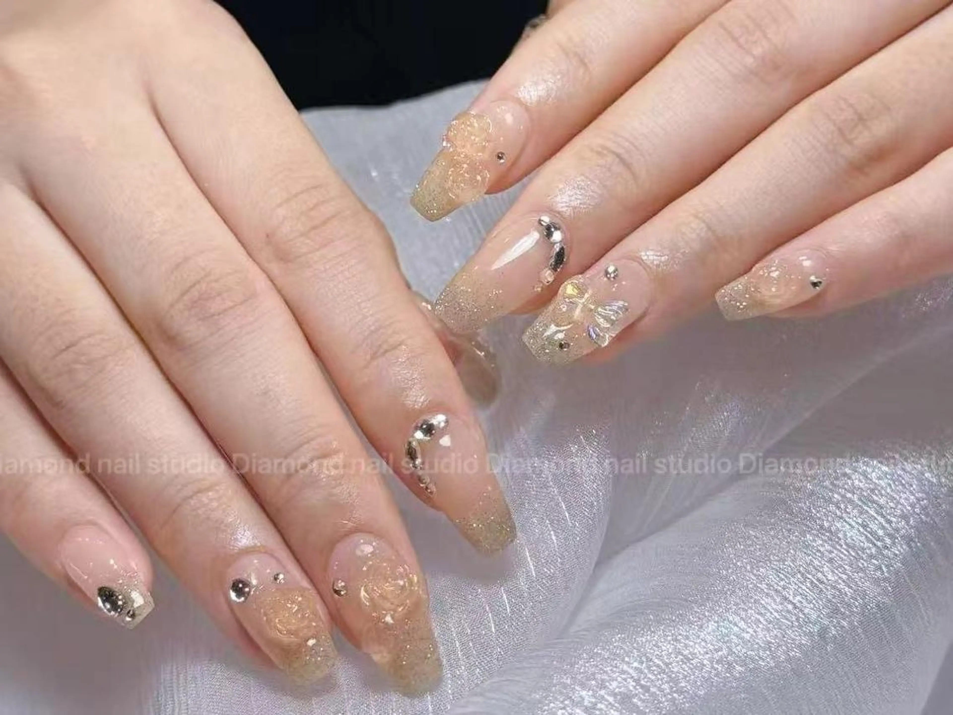 ネイル アートネイル オーロラネイル ガーリー キラキラネイル 韓国ネイル ハンドネイル ハンドケア Diamond ✨のネイルデザイン