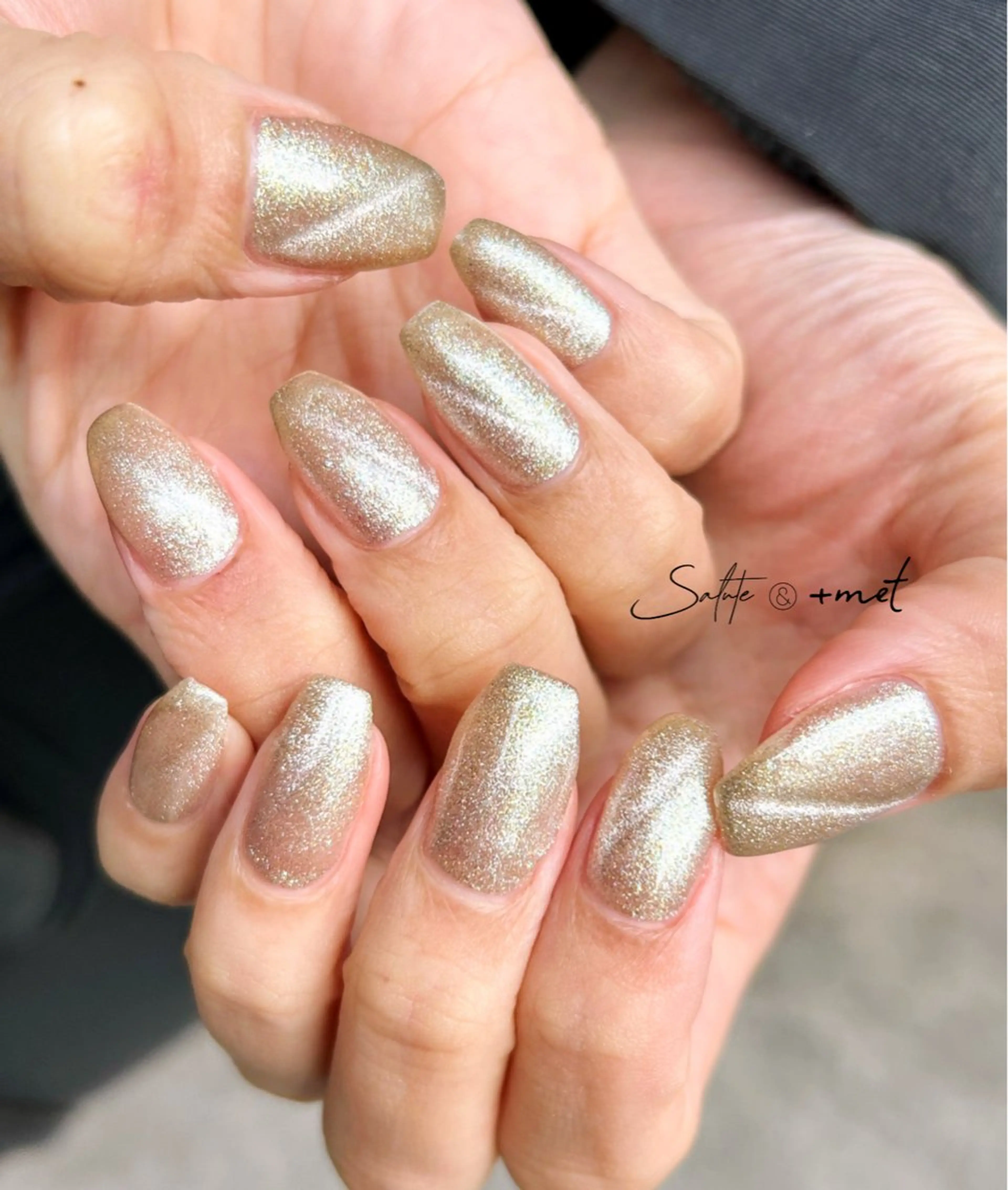 ネイル オーロラネイル ジェルネイル オフィスネイル ワンカラーネイル シンプルネイル ハンドネイル 渋谷 怜奈のネイルデザイン