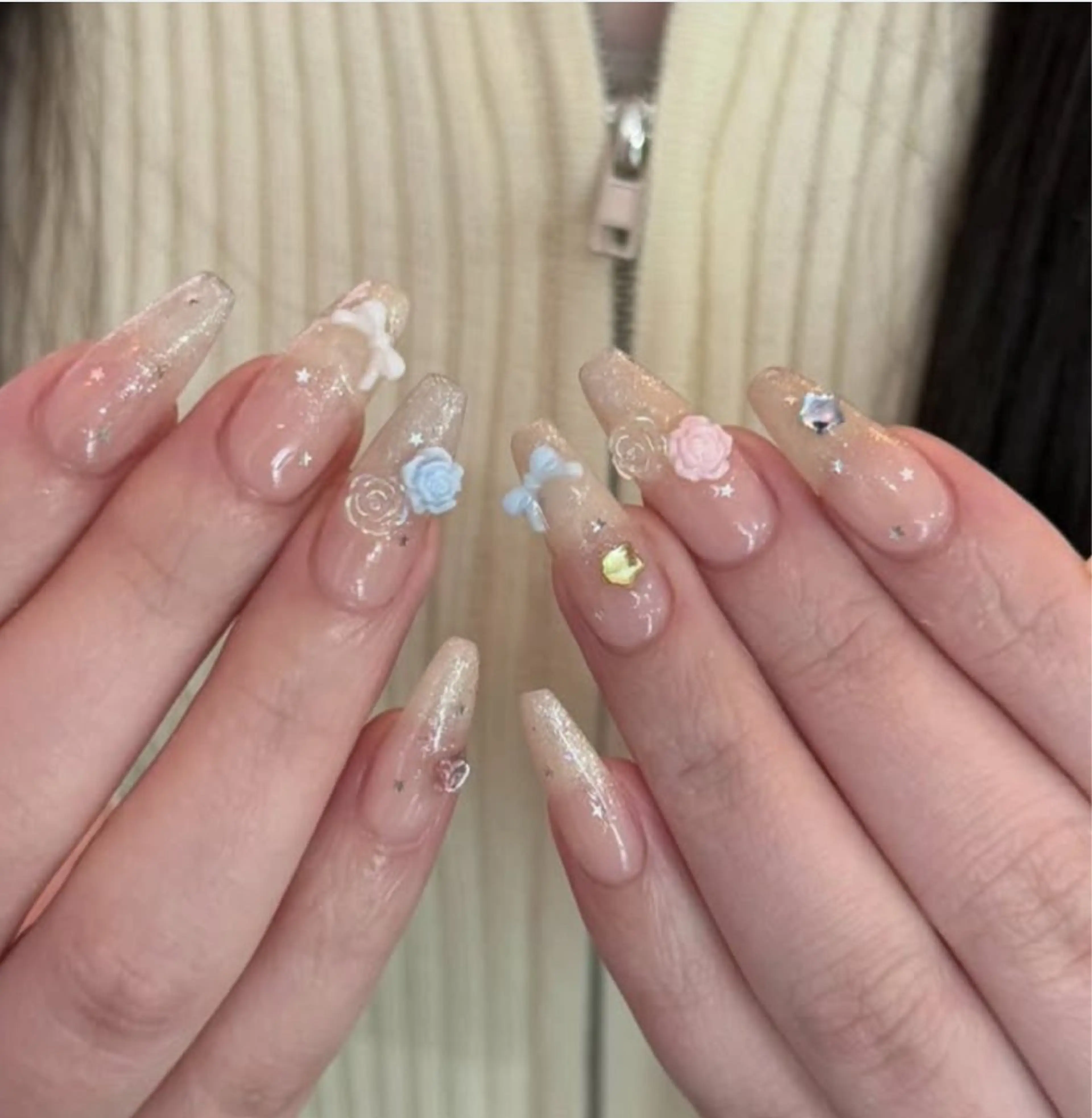 ネイル グラデーション キラキラネイル 韓国ネイル ラメ(グリッター) ラメグラデーション ハンドネイル ハンドケア Chisa Nail Studio所属・リ リのネイルデザイン