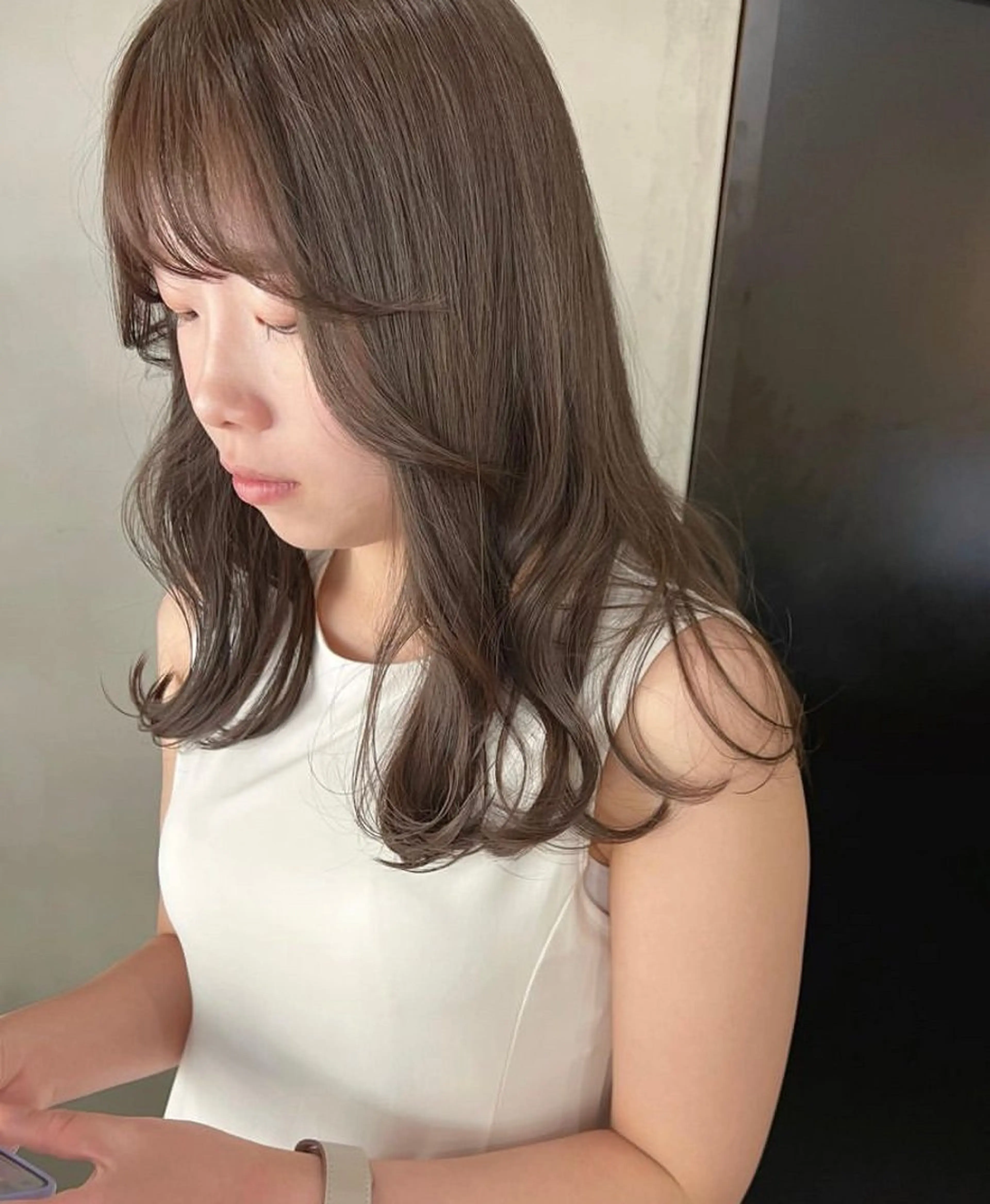 ロング ブリーチなしダブルカ ラー🩶manamiのヘアスタイル