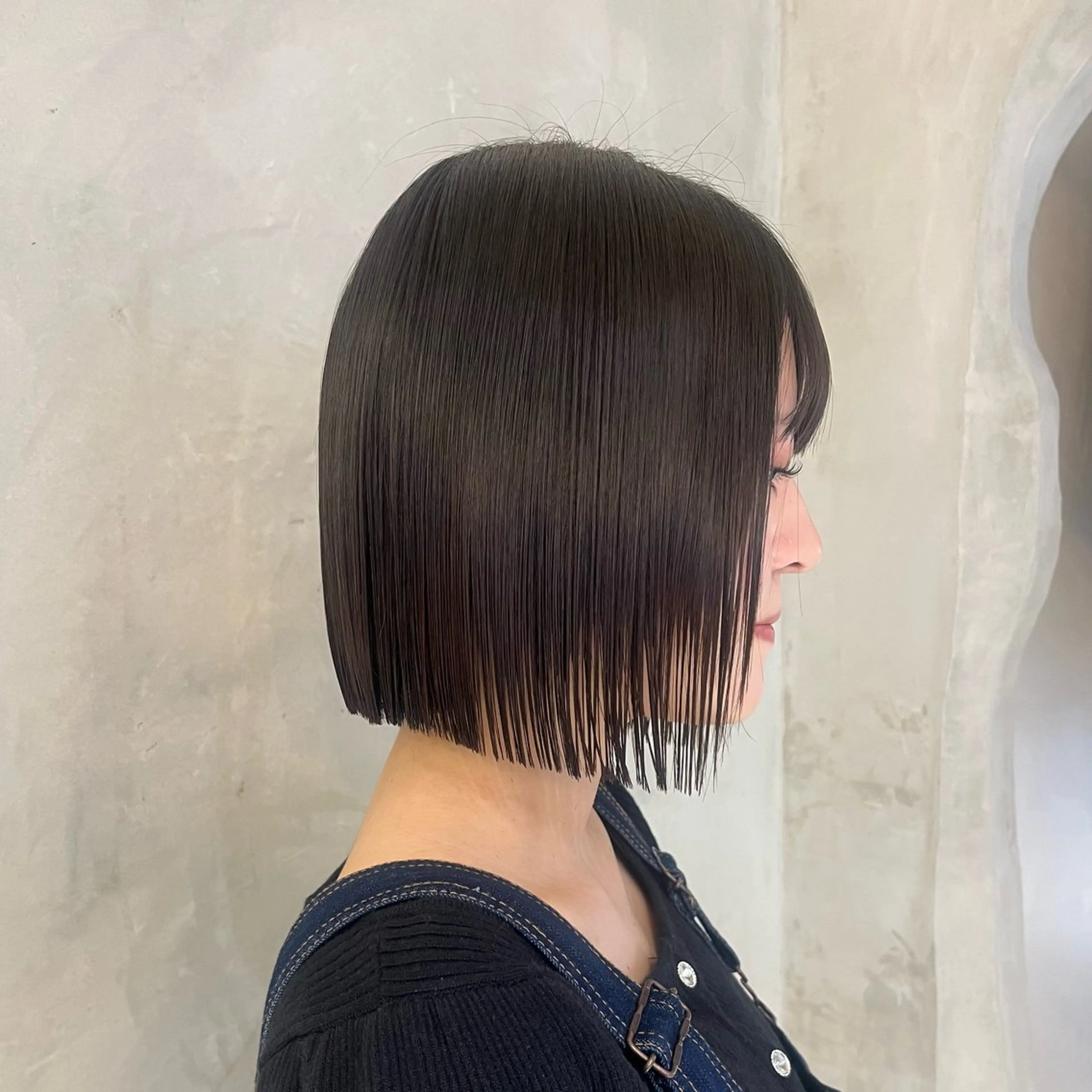 ミディアム カット トリートメント effect横浜所属・切りっぱなしボブ/ 艶カラー/綾莉のヘアスタイル