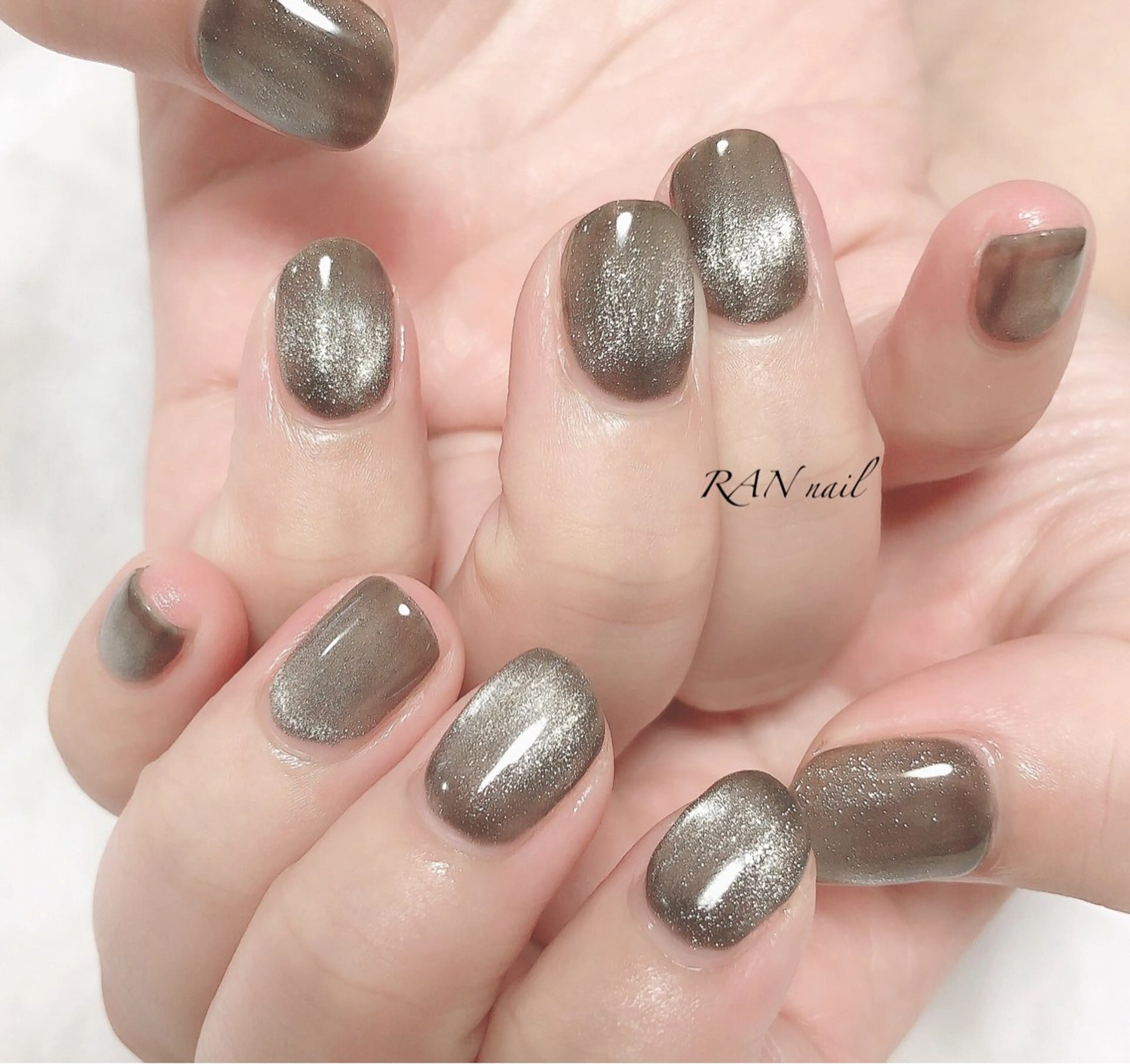 ネイル 氷ネイル・うるうるネイル マグネットネイル ニュアンスネイル シルバー シンプルネイル RAN nail 〜ランネイル〜所属・RAN nailのネイルデザイン
