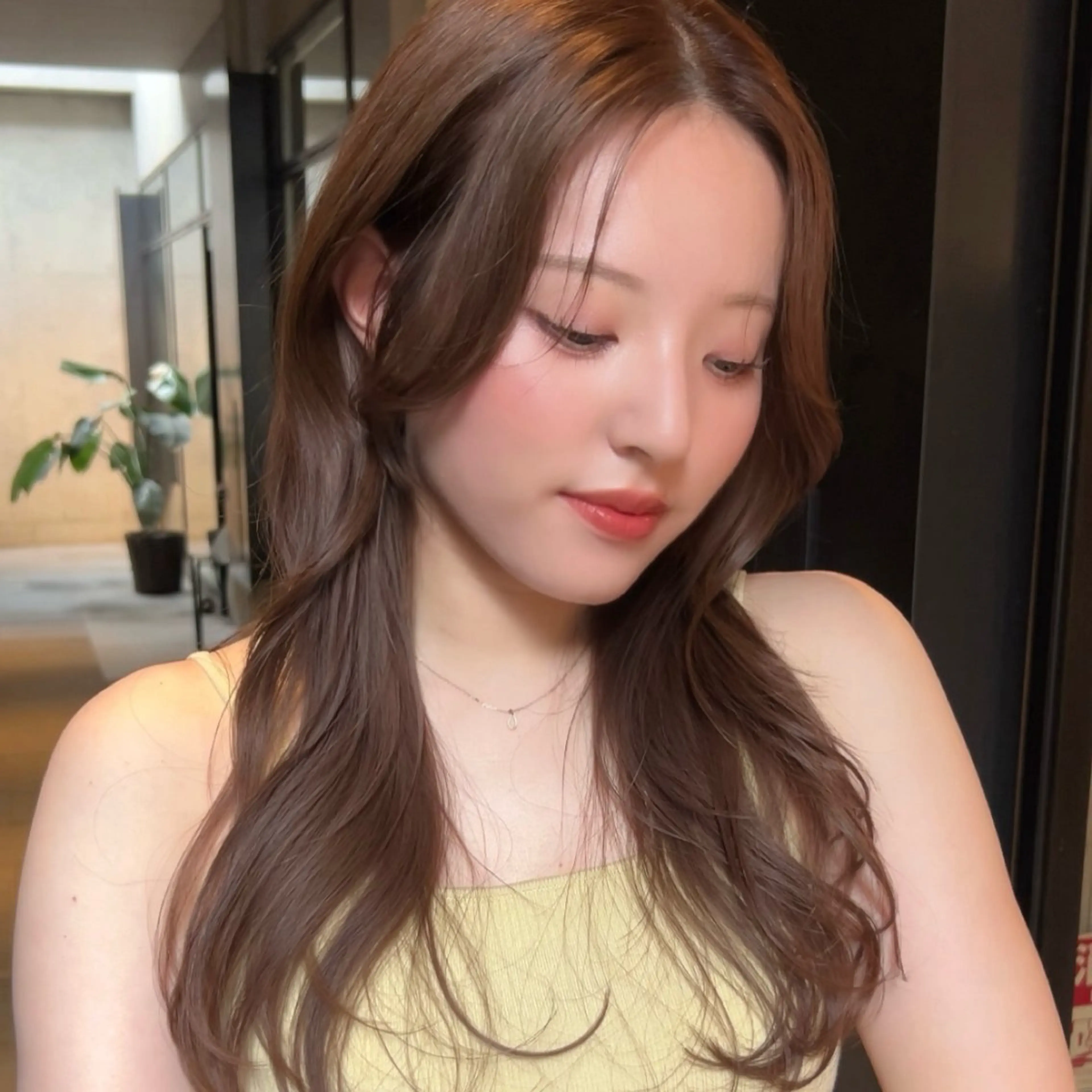 ロング ロングレイヤー レイヤーカット ロング カット ヘアカラー トリートメント 🌸透明感/レイヤー / 栗林 彩🌸のヘアスタイル