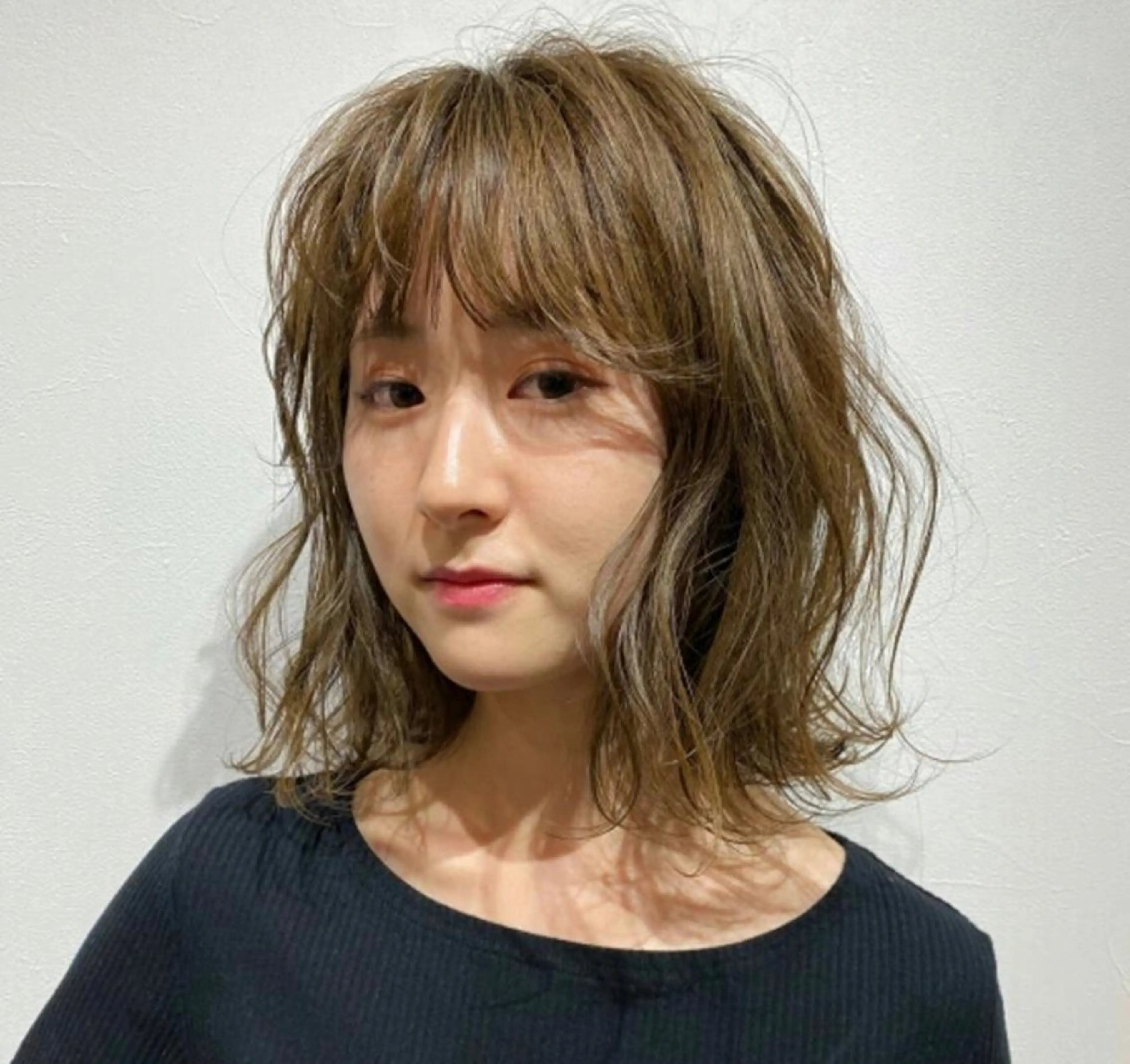 ミディアム カラー バレイヤージュ ベージュカラー 透明感カラー デザインカラー イヤリングカラー ブリーチなしWカラー /酸性ストレート河本のヘアスタイル