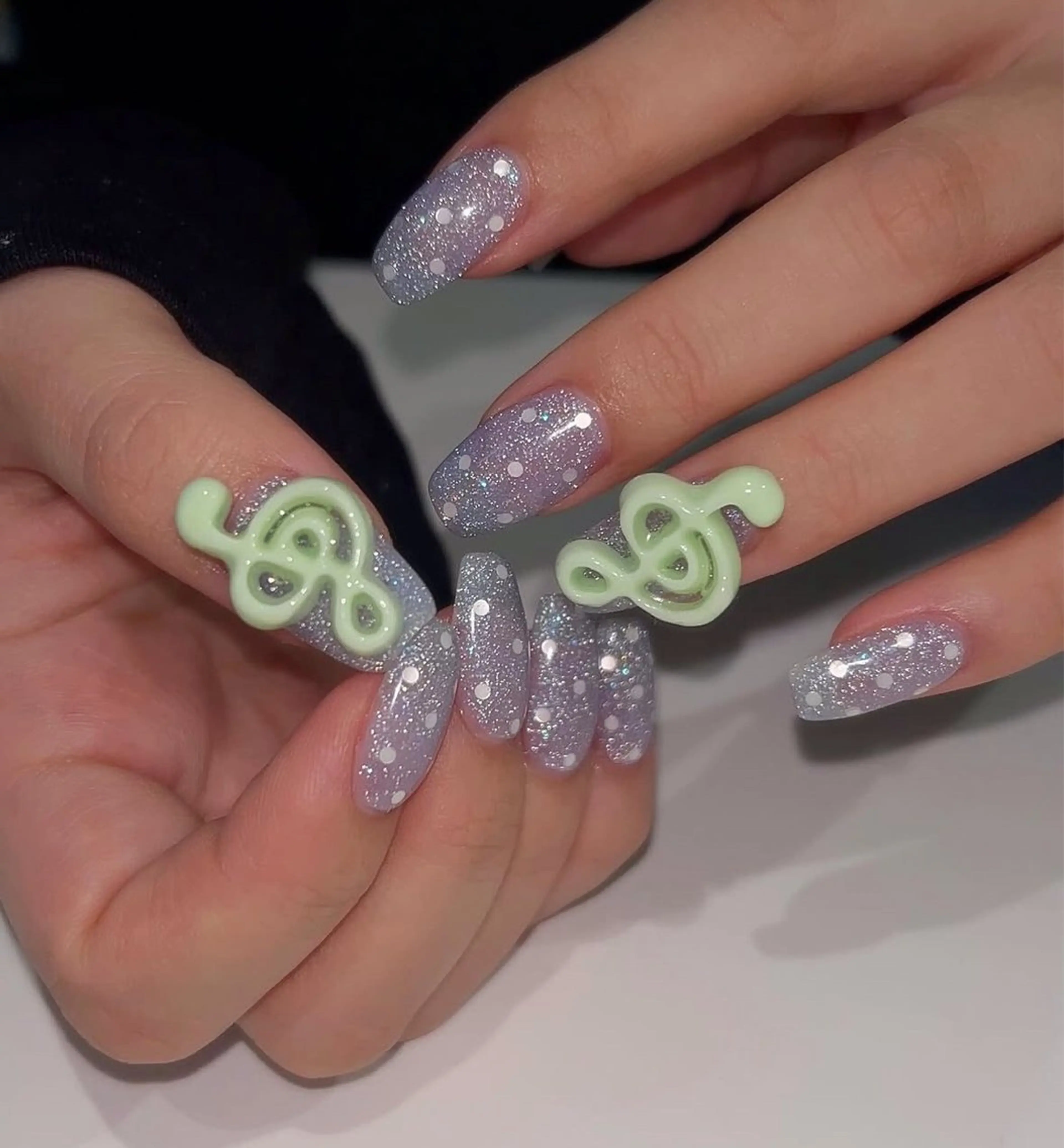 ネイル 長さ出し グラデーション キラキラネイル 韓国ネイル ラメ(グリッター) ハンドネイル ハンドケア Chisa Nail Studio所属・チ サのネイルデザイン