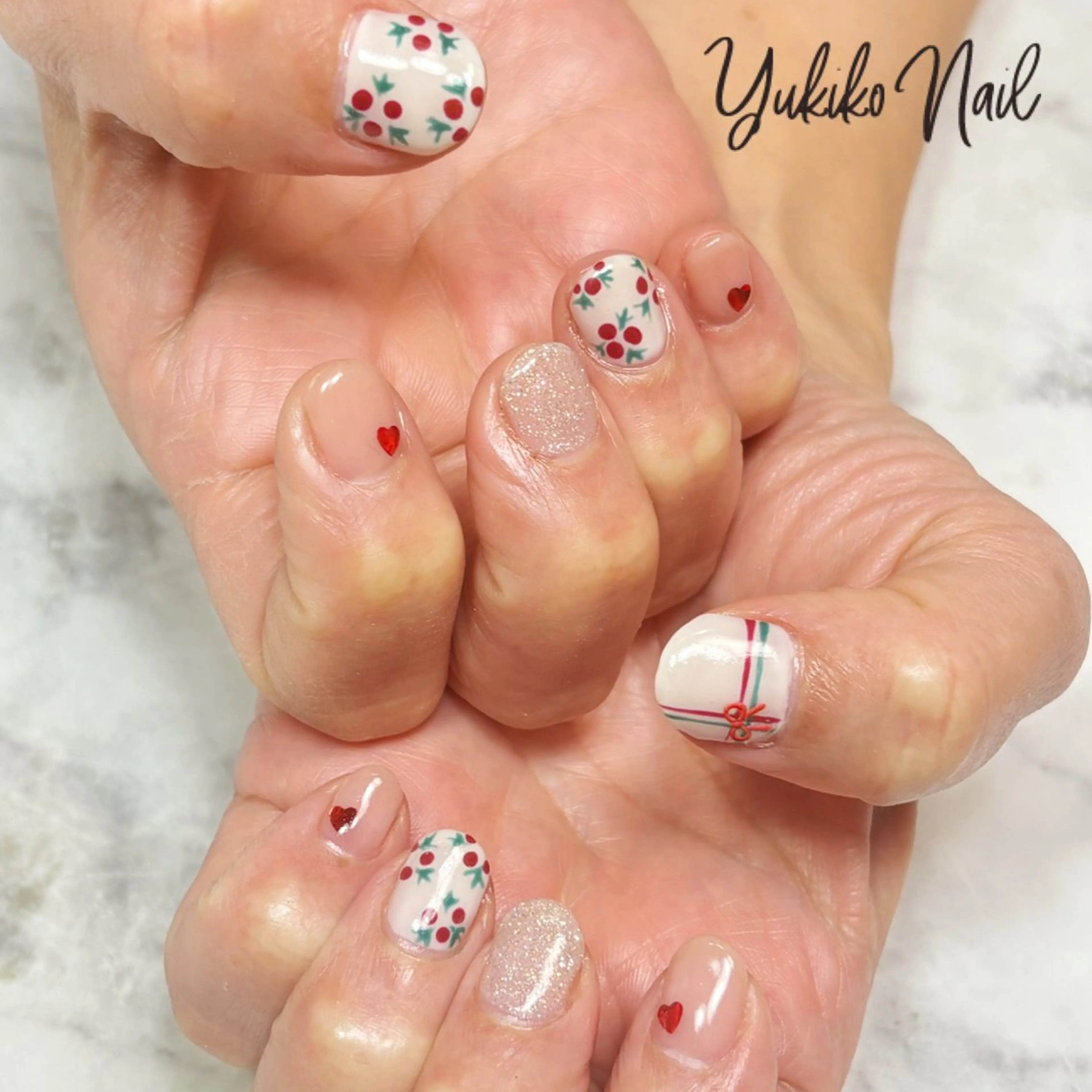 ネイル ハート ホログラムネイル リボン 冬ネイル クリスマス ユキコ ネイルのネイルデザイン