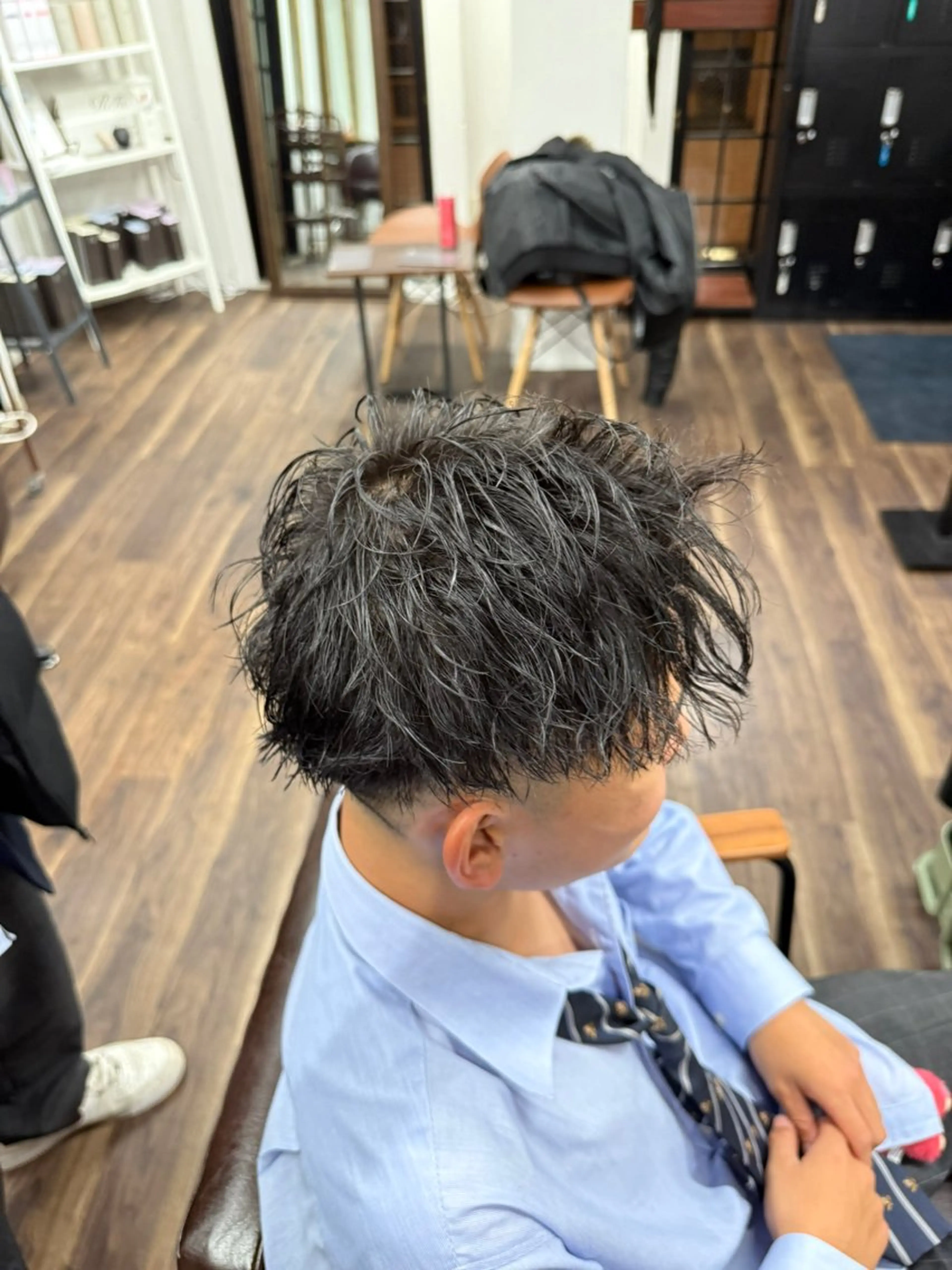 メンズ カット パーマ メンズ毛流れパーマ ブリーチSHIONのヘアスタイル