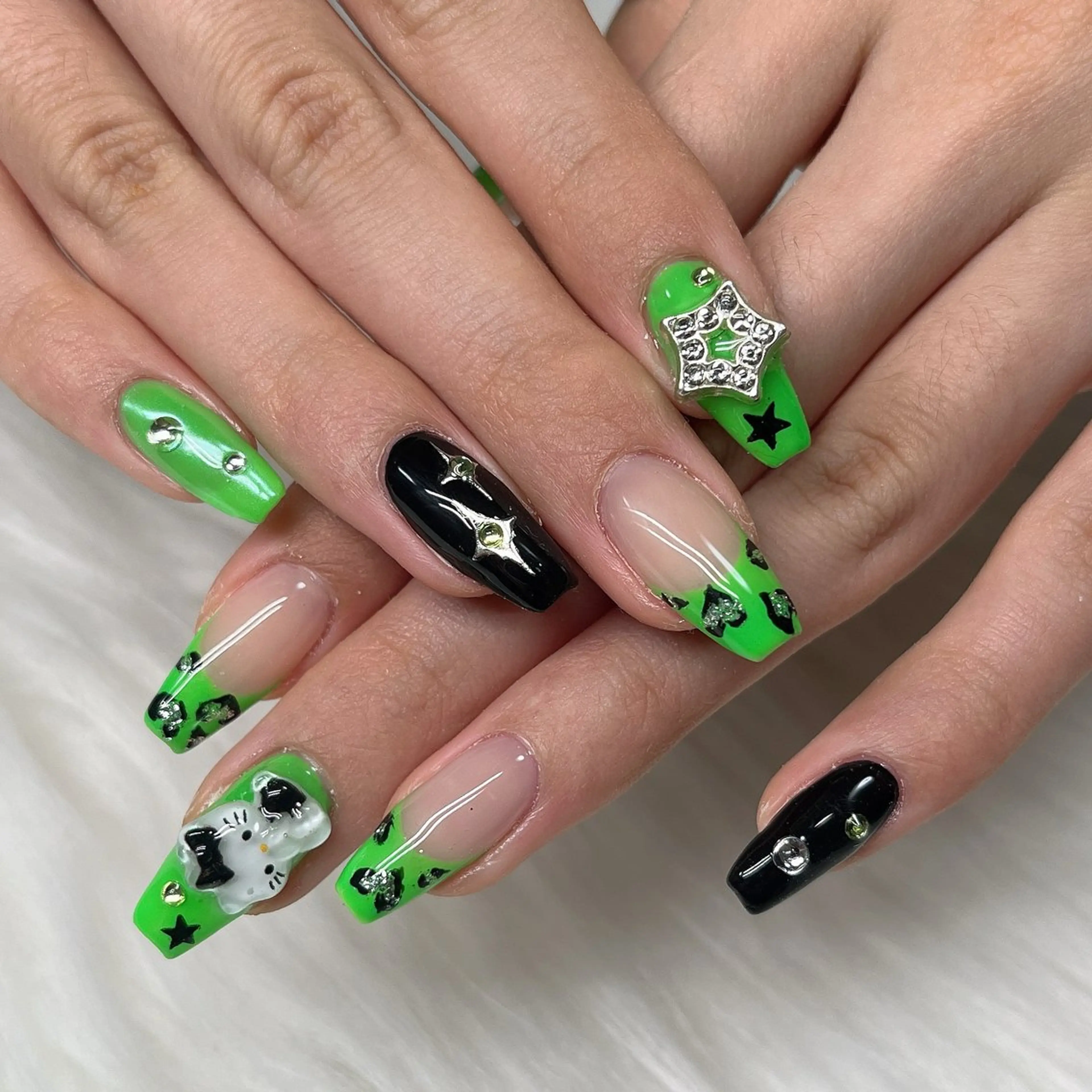 ネイル アートネイル キラキラネイル 韓国ネイル ラメ(グリッター) ロングネイル 🐕‍🦺Yappy 💗A-tanのネイルデザイン