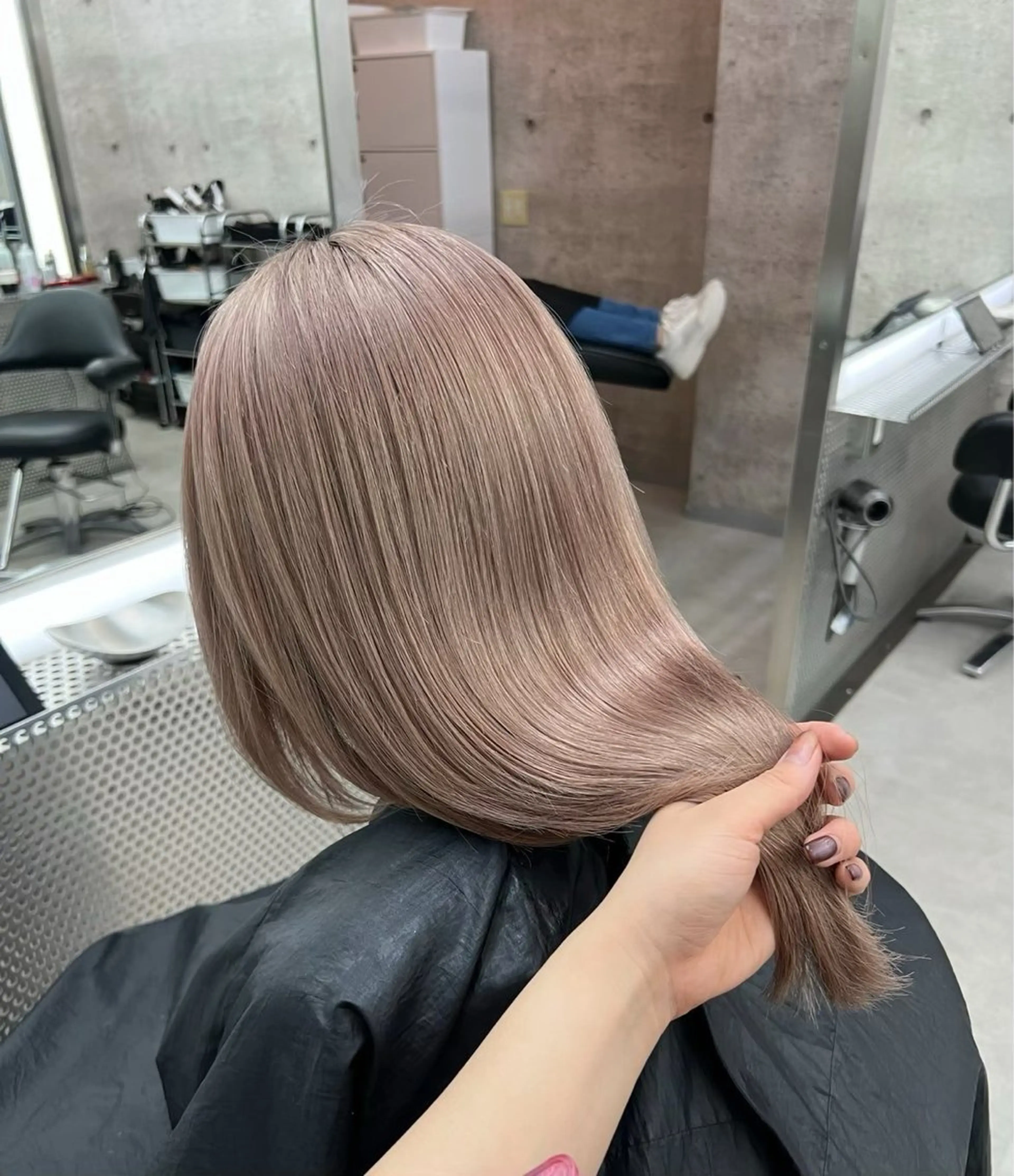 セミロング HARUKA🖤 ハイトーンのヘアスタイル