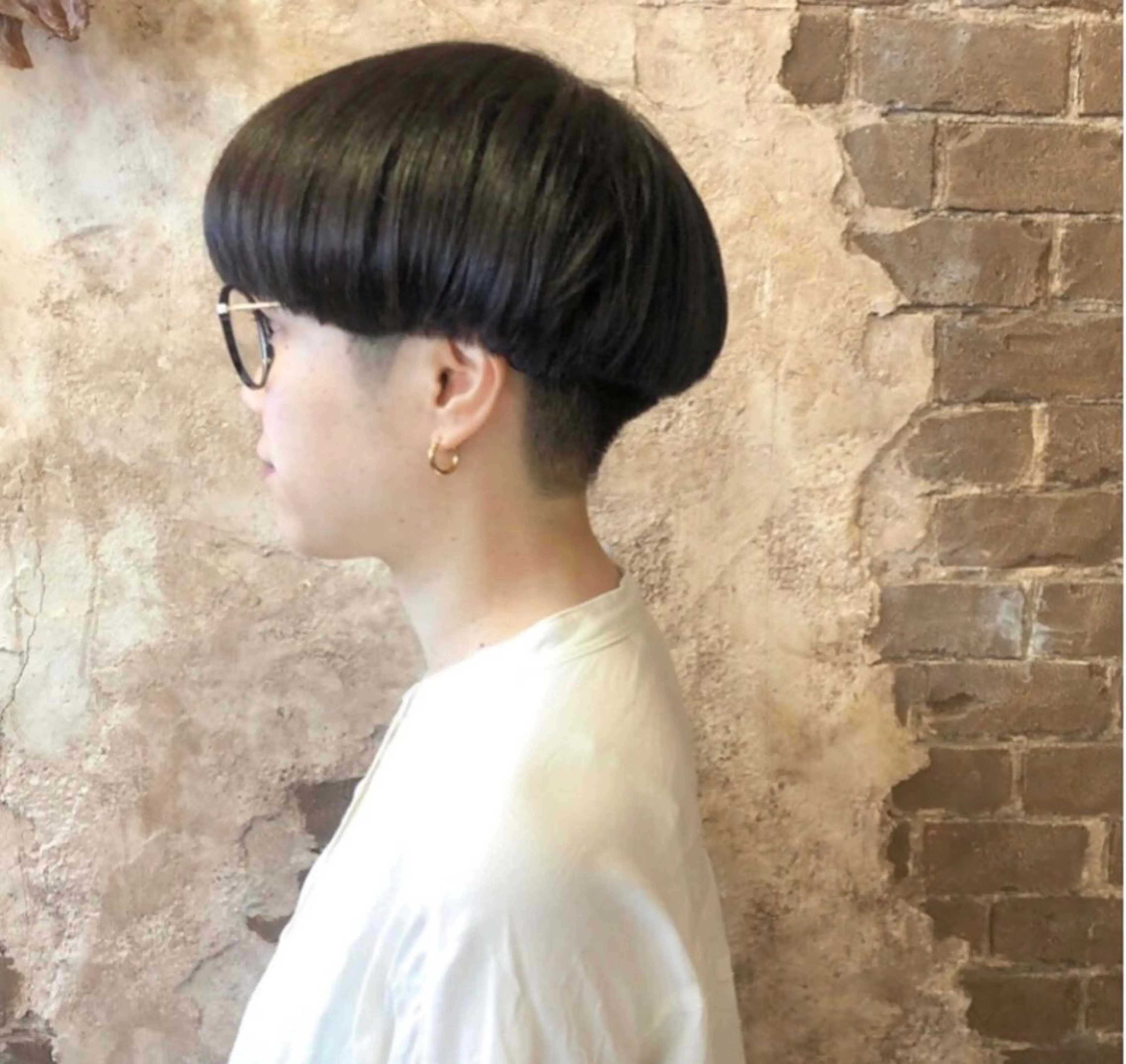 ショート カラー カット ブリーチ、パーマ 西部笑のヘアスタイル