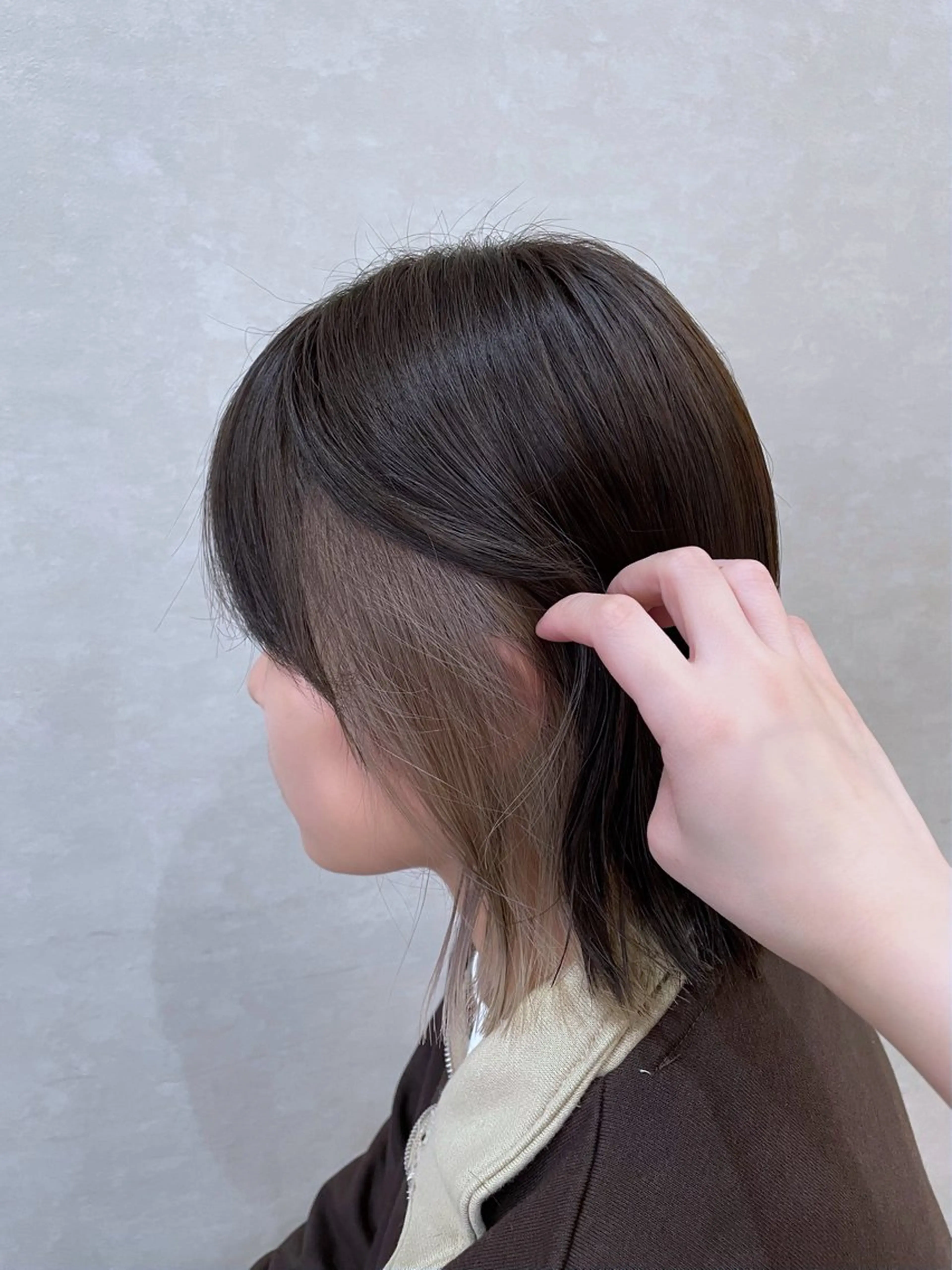 ショート カラー アッシュ ベージュカラー ブリーチ インナーカラー 小川 泉美のヘアスタイル