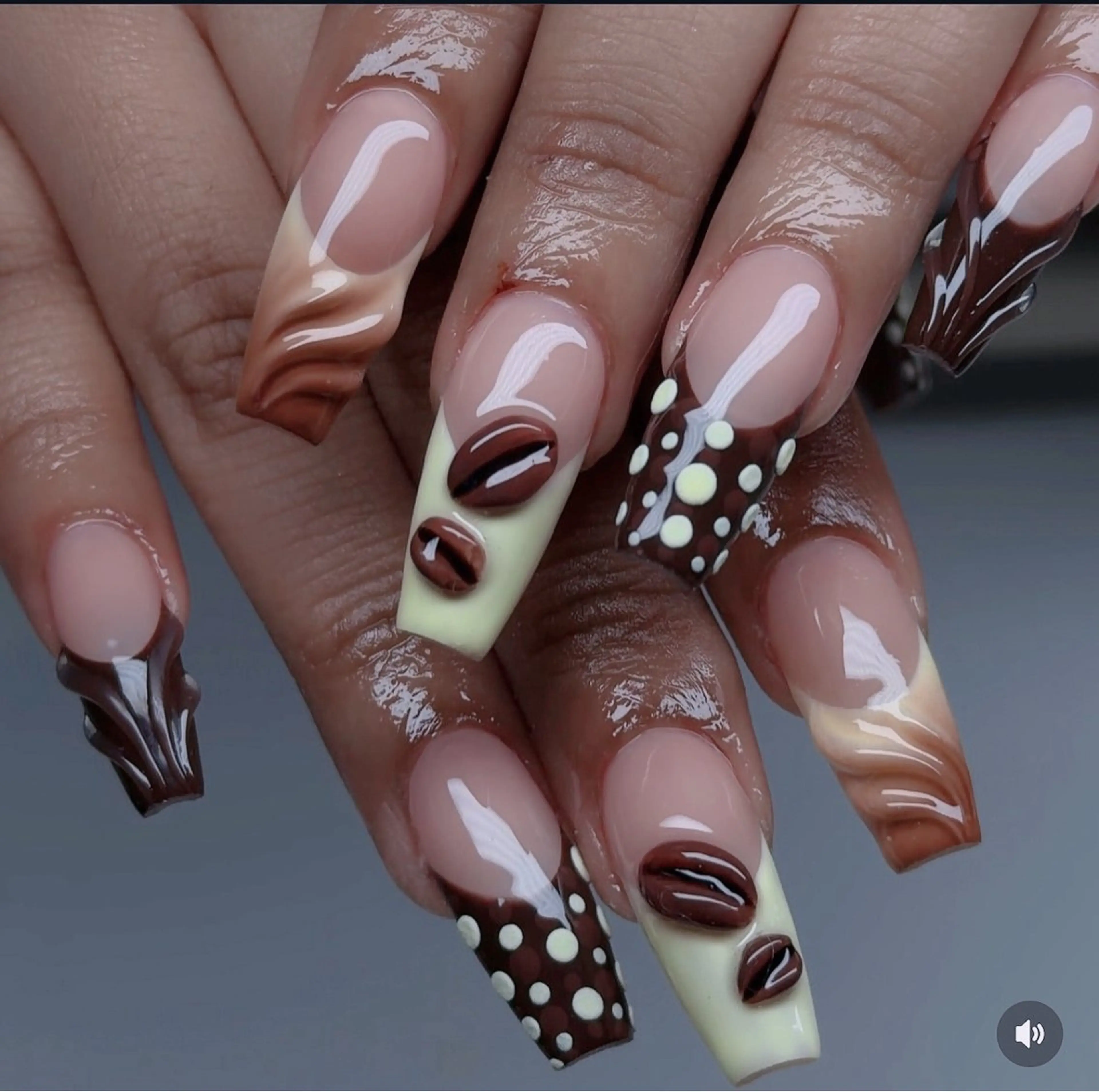 ネイル オーロラネイル フレンチネイル グラデーション ハロウィン 氷ネイル・うるうるネイル ハンドネイル H.baby Nail Salonのネイルデザイン