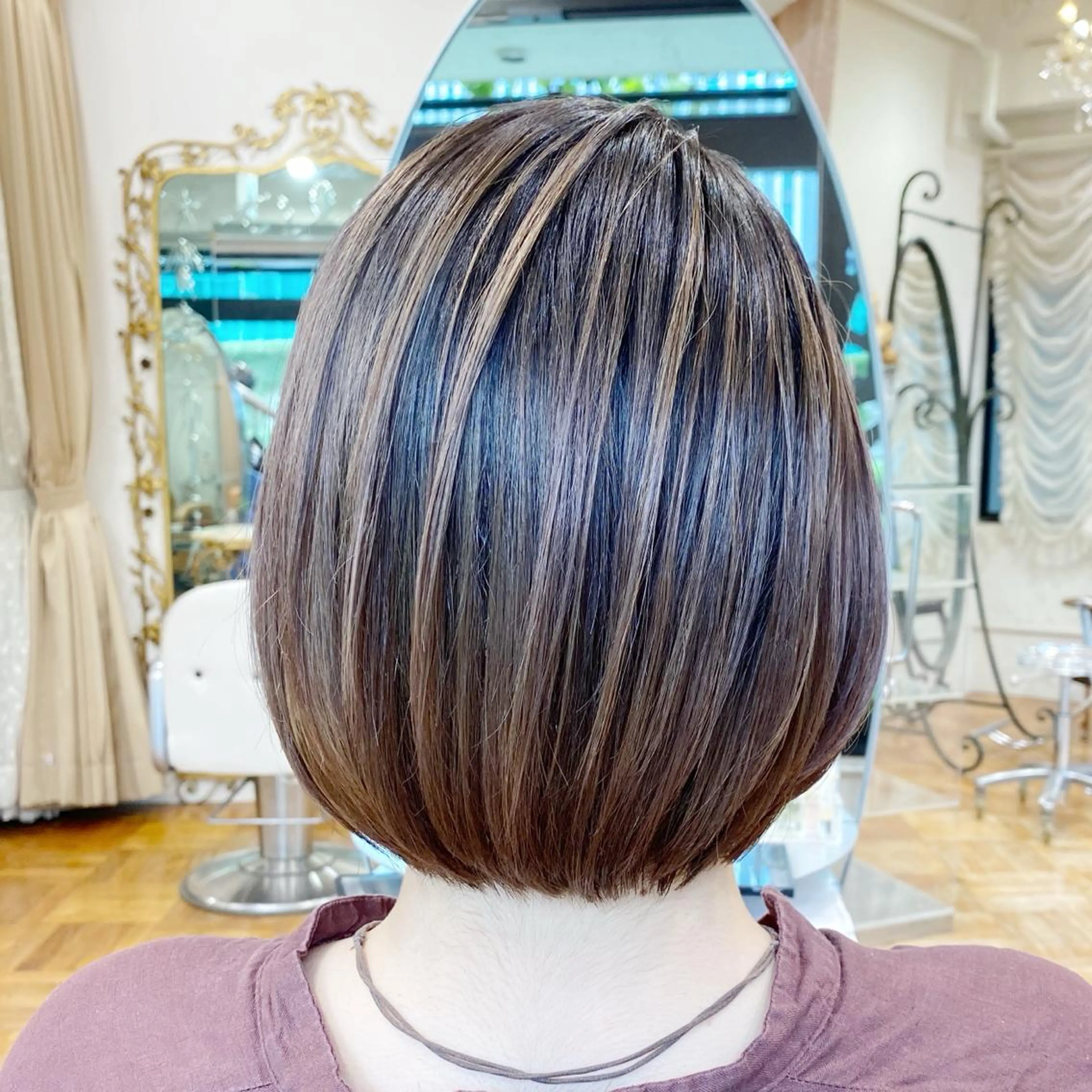 ショート カラー バレイヤージュ ブリーチ ボブ レイヤーカット カット ヘアカラー litmus  hair salon所属・髪質改善　ボブ 外ハネボブ　白間　光のヘアスタイル