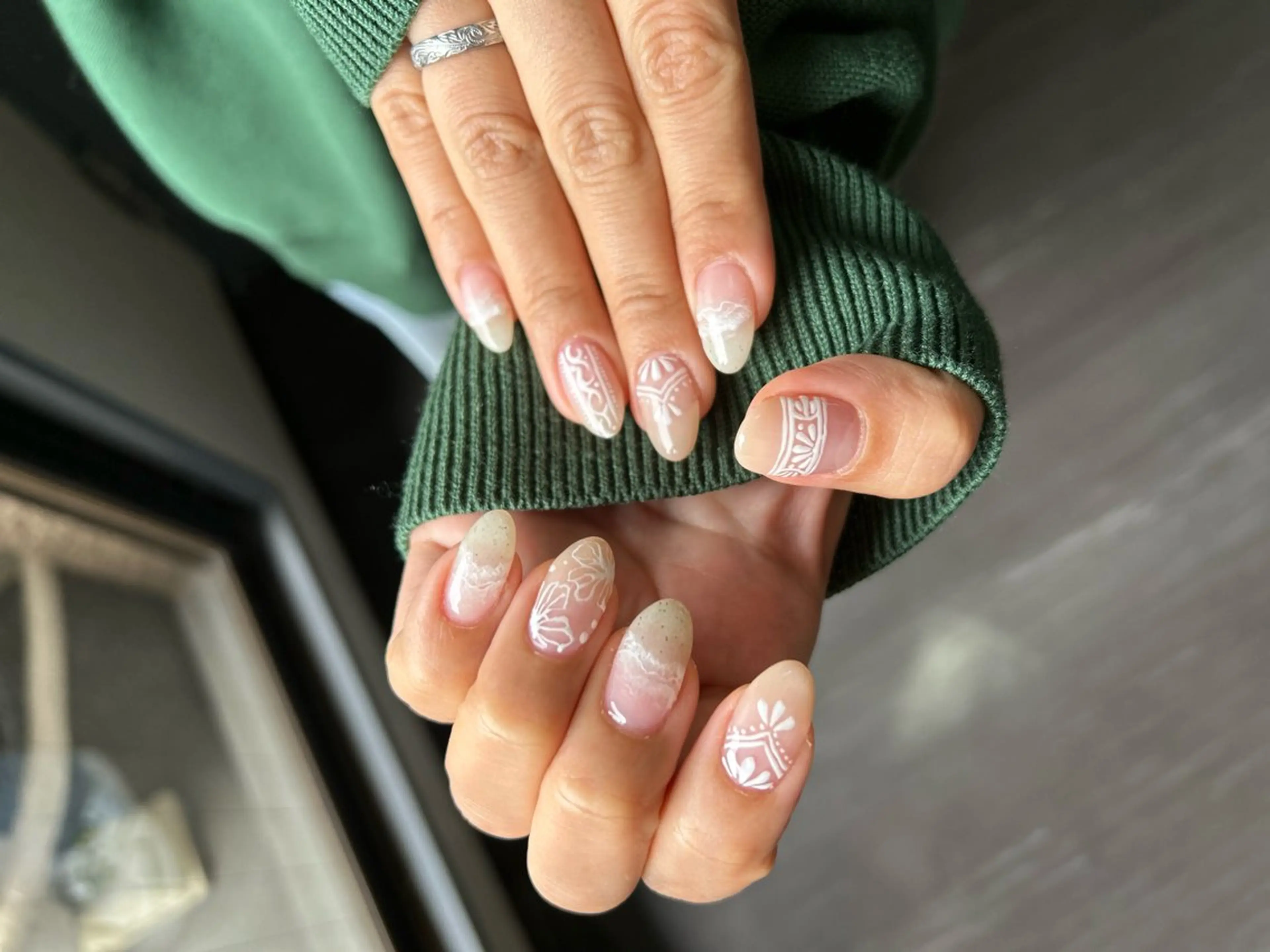 ネイル ハンドネイル フットネイル ✴︎ Delightのネイルデザイン