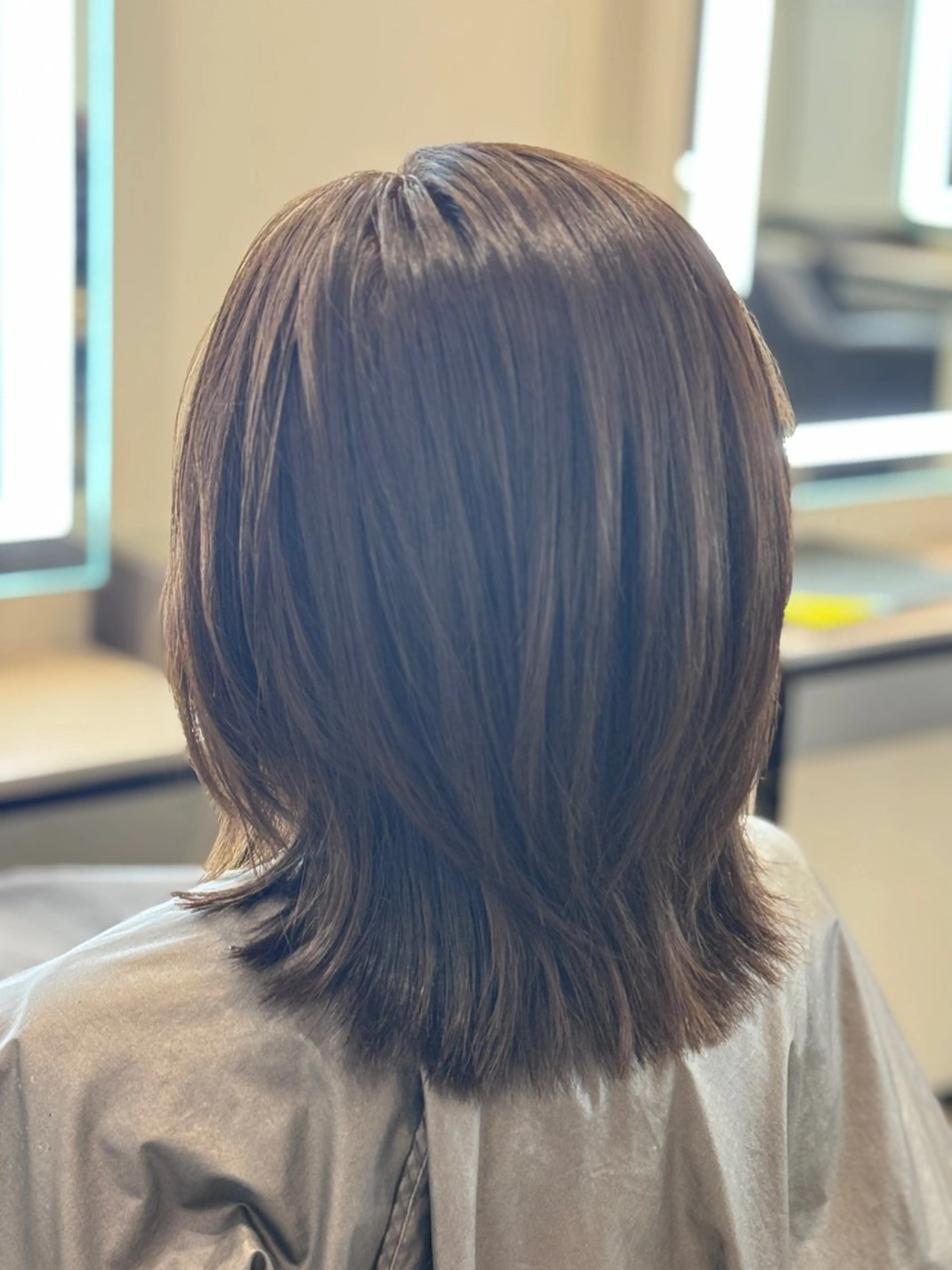 ミディアム 周 静のヘアスタイル