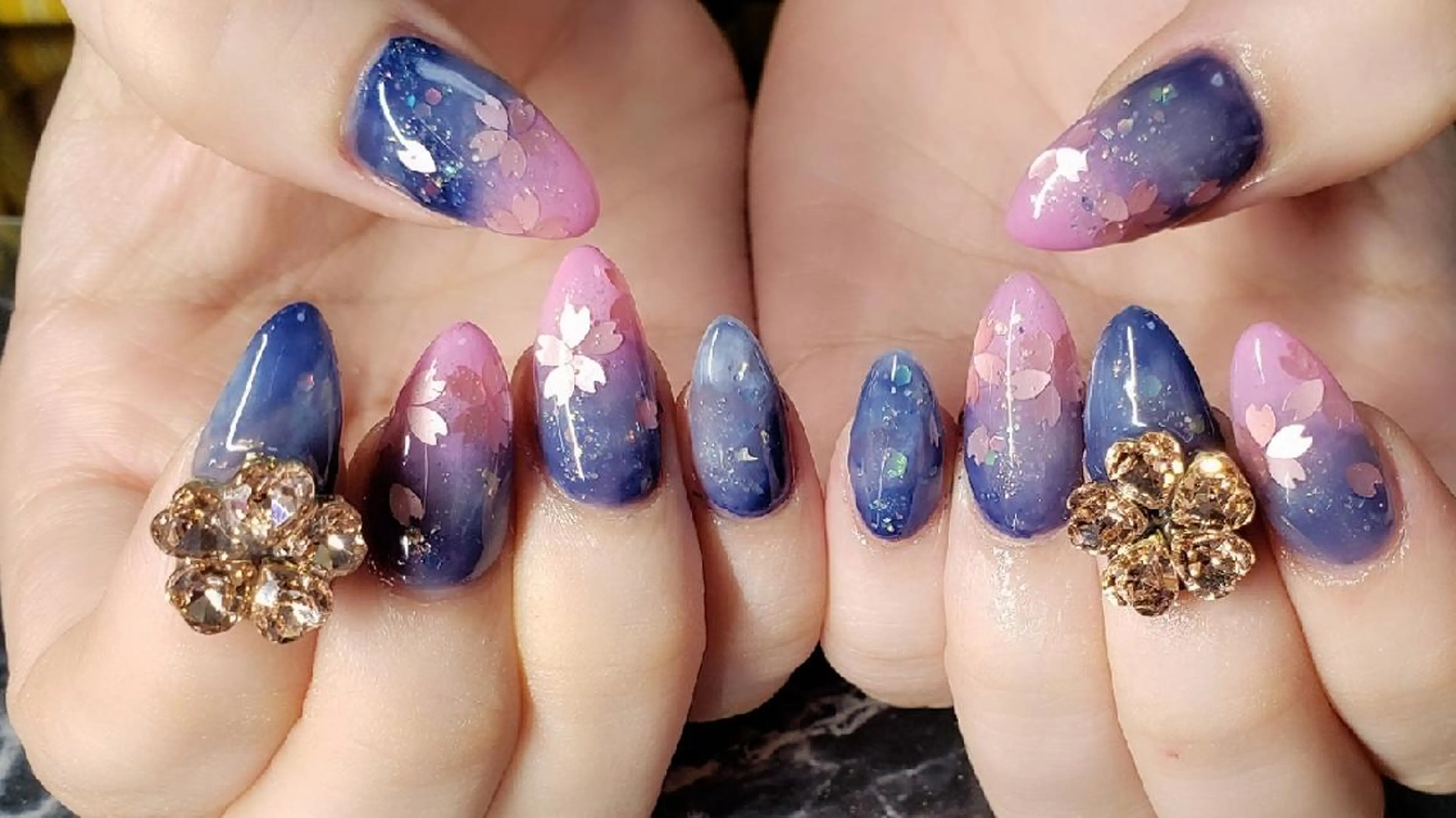 ミディアム ネイル ハンドネイル クロキ 。のネイルデザイン