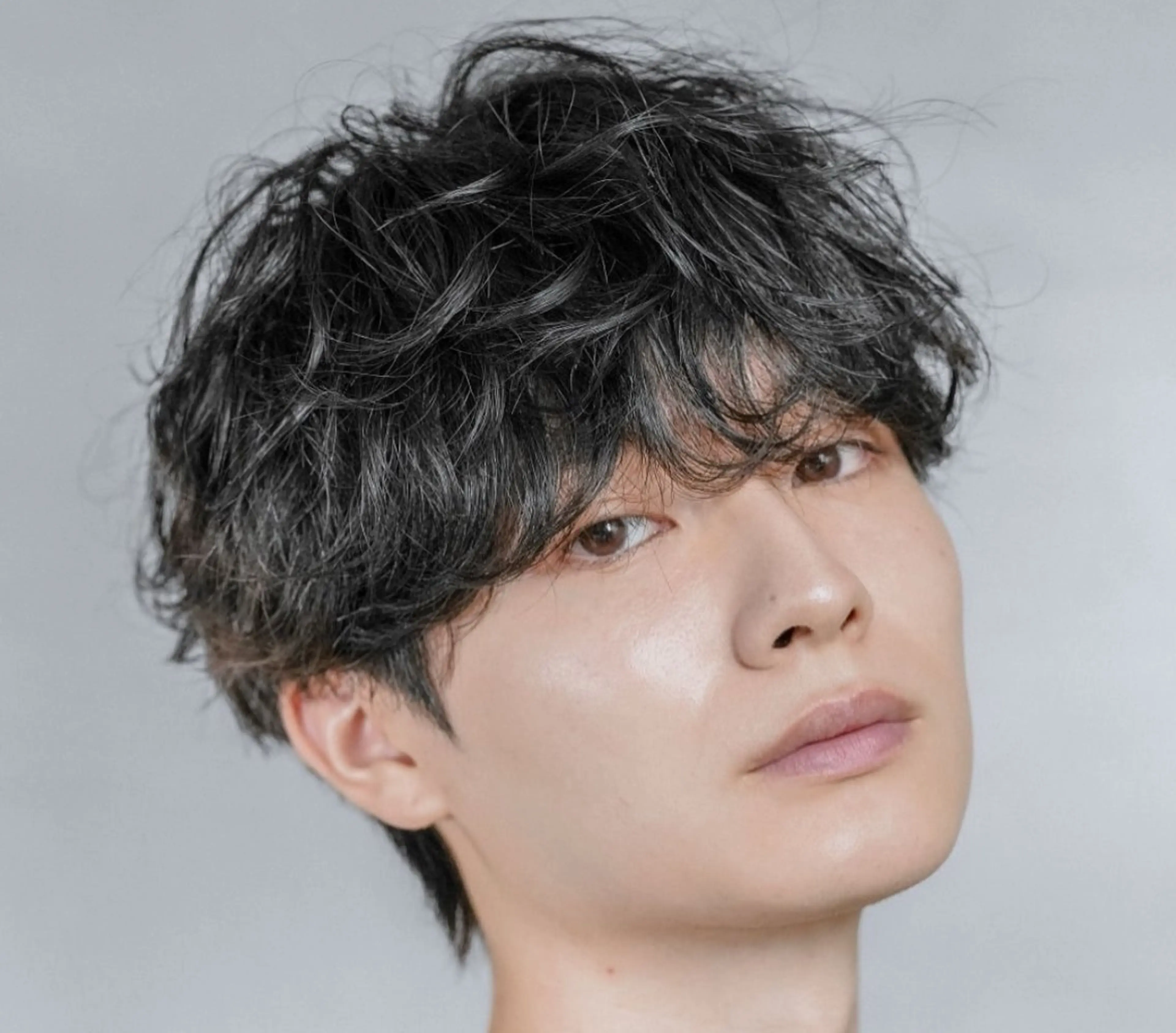 ショート パーマ メンズ フェザーパーマ メンズパーマ プードルパーマ メンズツイストパーマ ツイストスパイラルパーマ 冨永 圭人のヘアスタイル