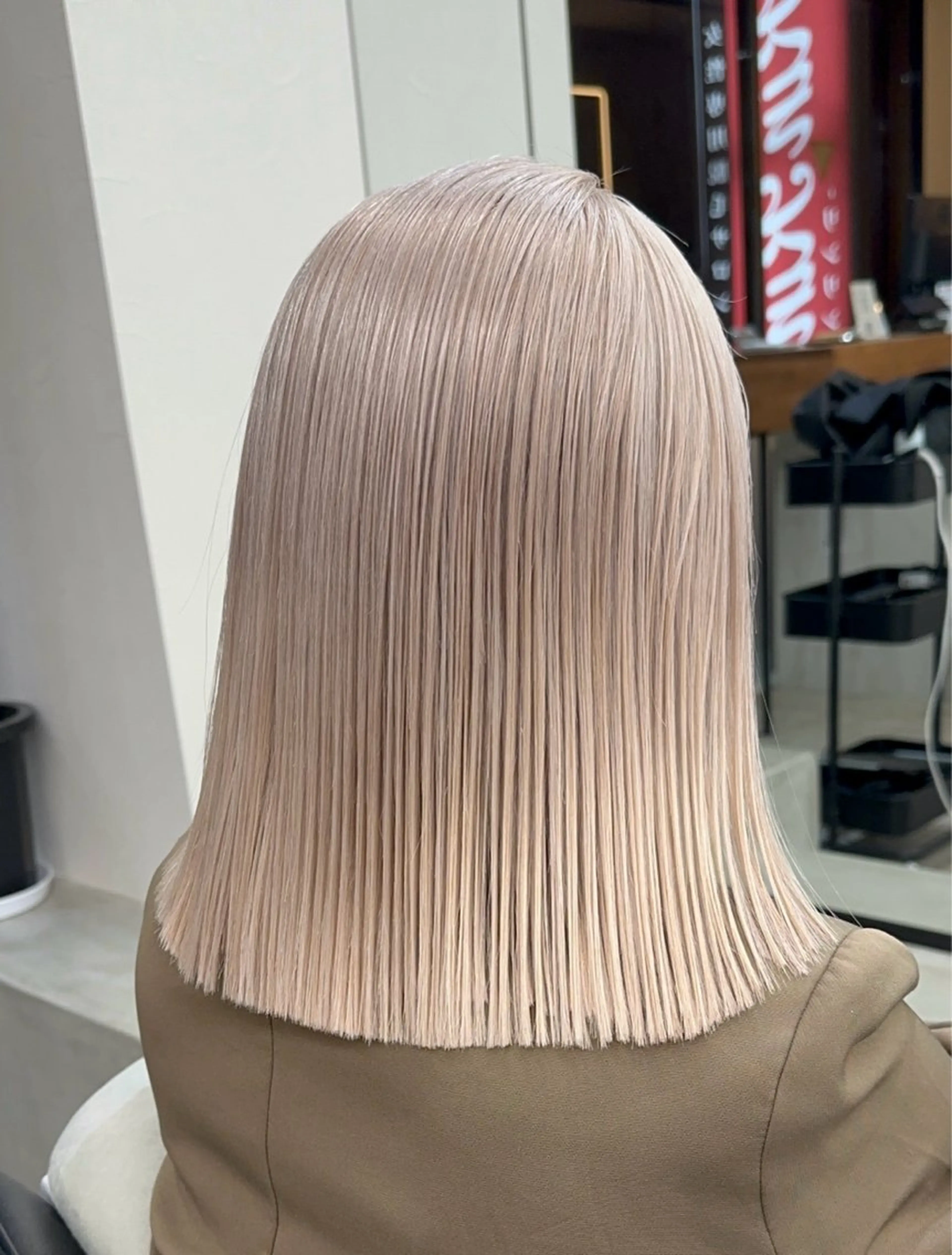 ミディアム カラー ベージュカラー ブリーチ ミルクティーベージュ ホワイトミルクティーベージュ カット ヘアカラー トリートメント エクステ/大人可愛い カラー🩷RINAのヘアスタイル