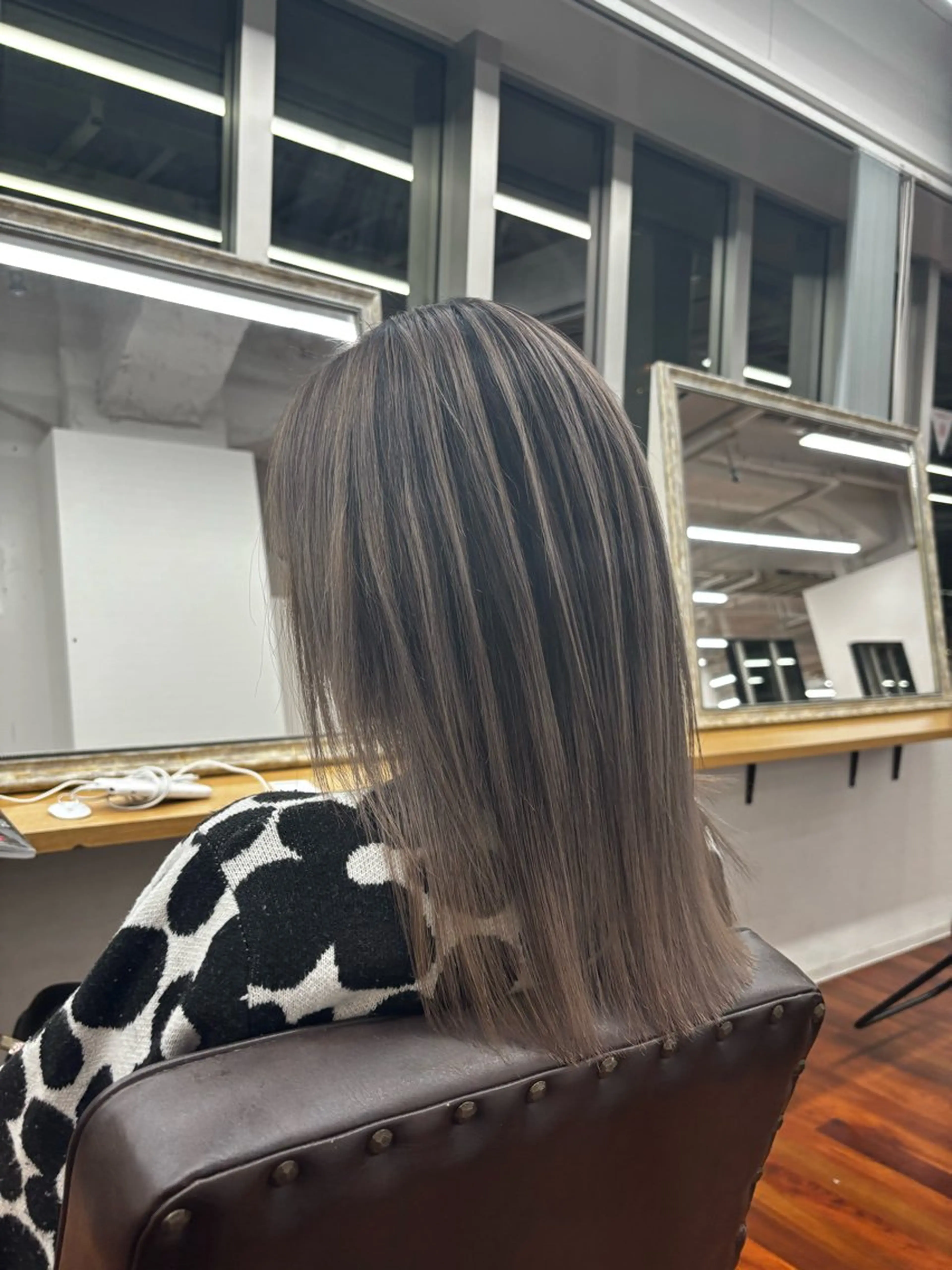 ミディアム カラー ヘアアレンジ バレイヤージュ ブリーチ レイヤーカット カット ヘアカラー トリートメント グランルッソ所属・岡山× バレイヤージュカラーのヘアスタイル