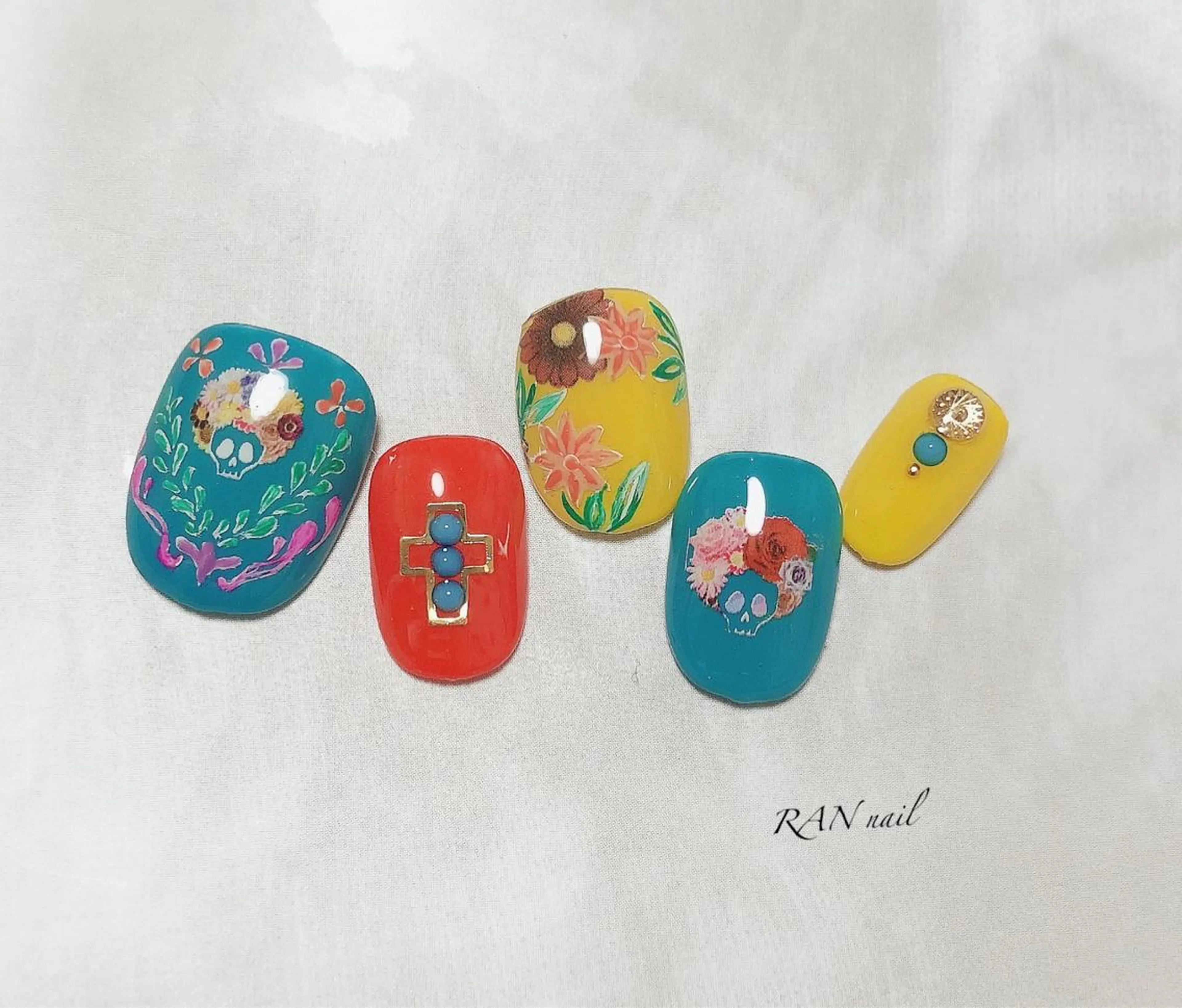 ネイル ブルー フラワーネイル フットネイル ジェルネイル ハート ハンドネイル フットネイル RAN nail 〜ランネイル〜所属・RAN nailのネイルデザイン