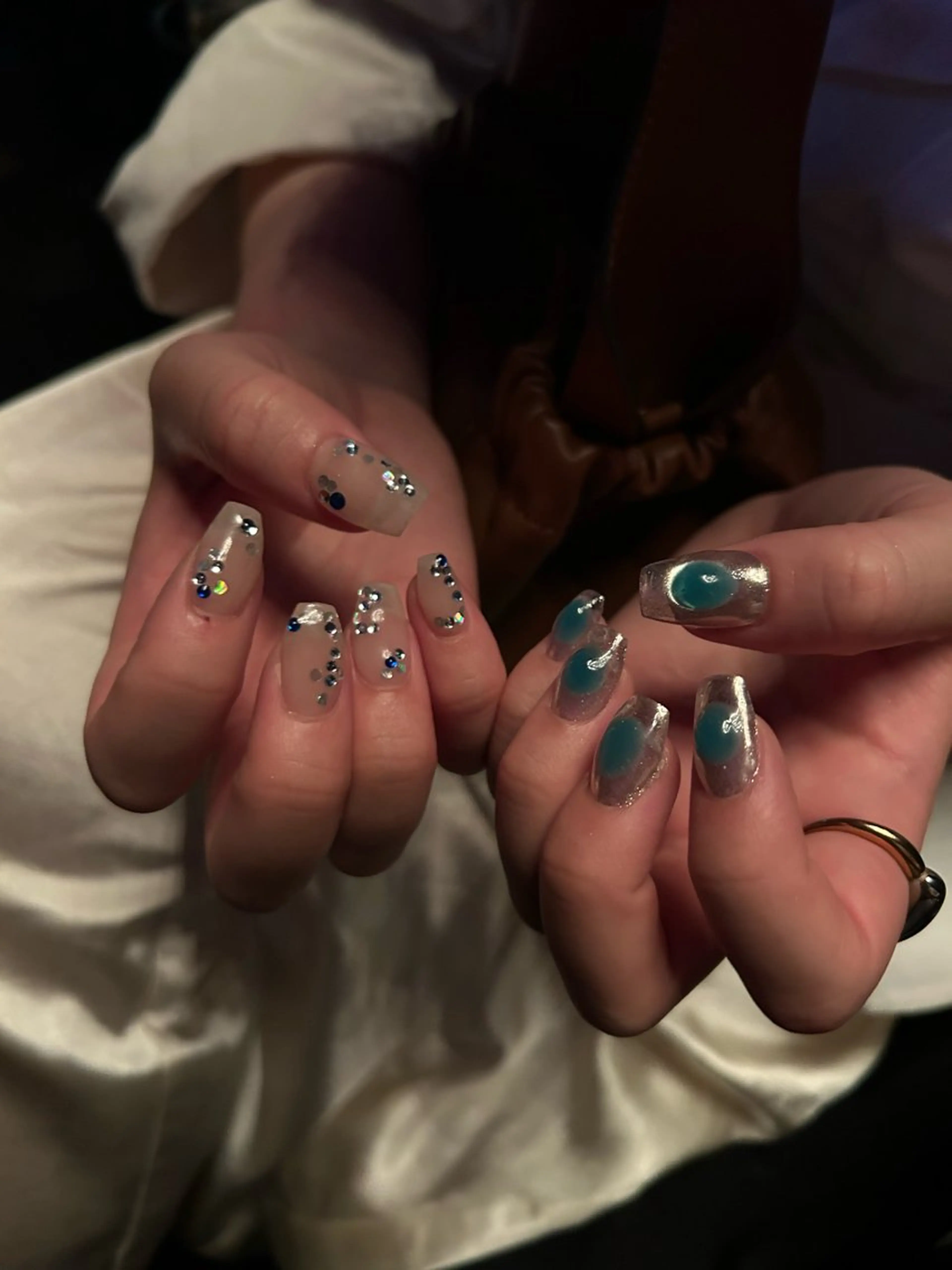 ネイル ニュアンスネイル シルバー シンプルネイル Yuni.所属・sakae yurinaのネイルデザイン