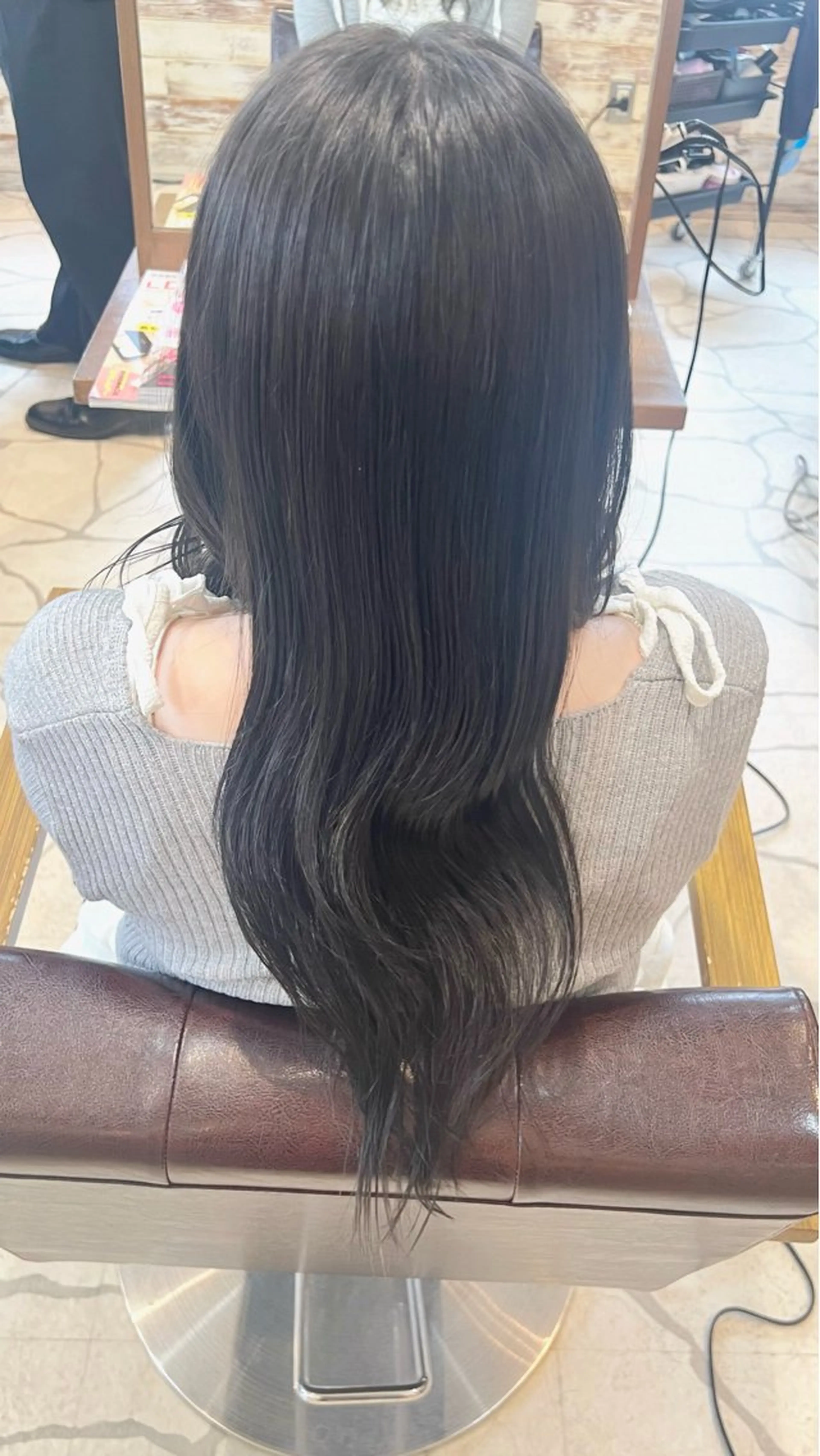 カラー 栗林 萌々のヘアスタイル