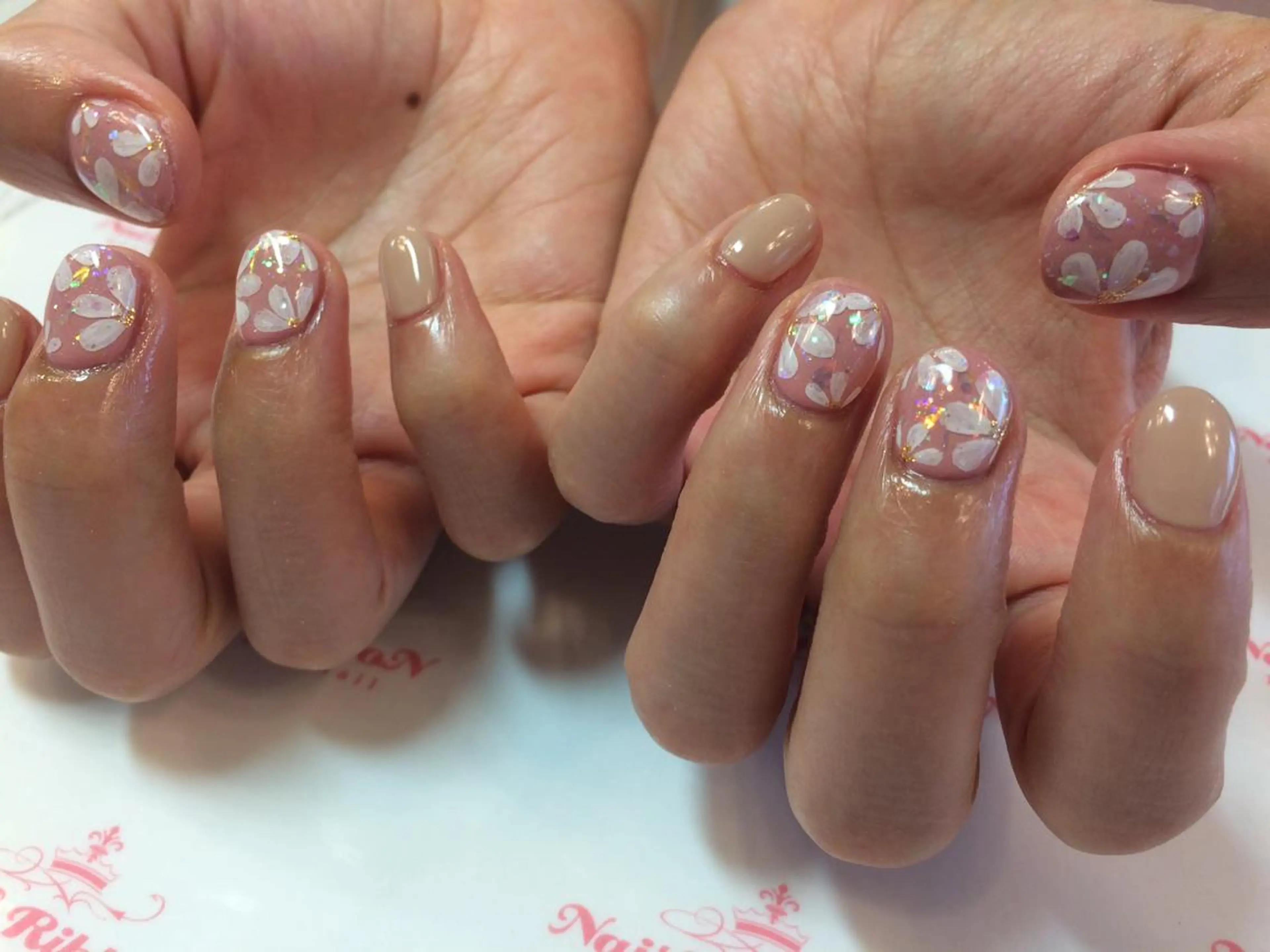 ネイル ネイルリボン 受付スタッフのネイルデザイン