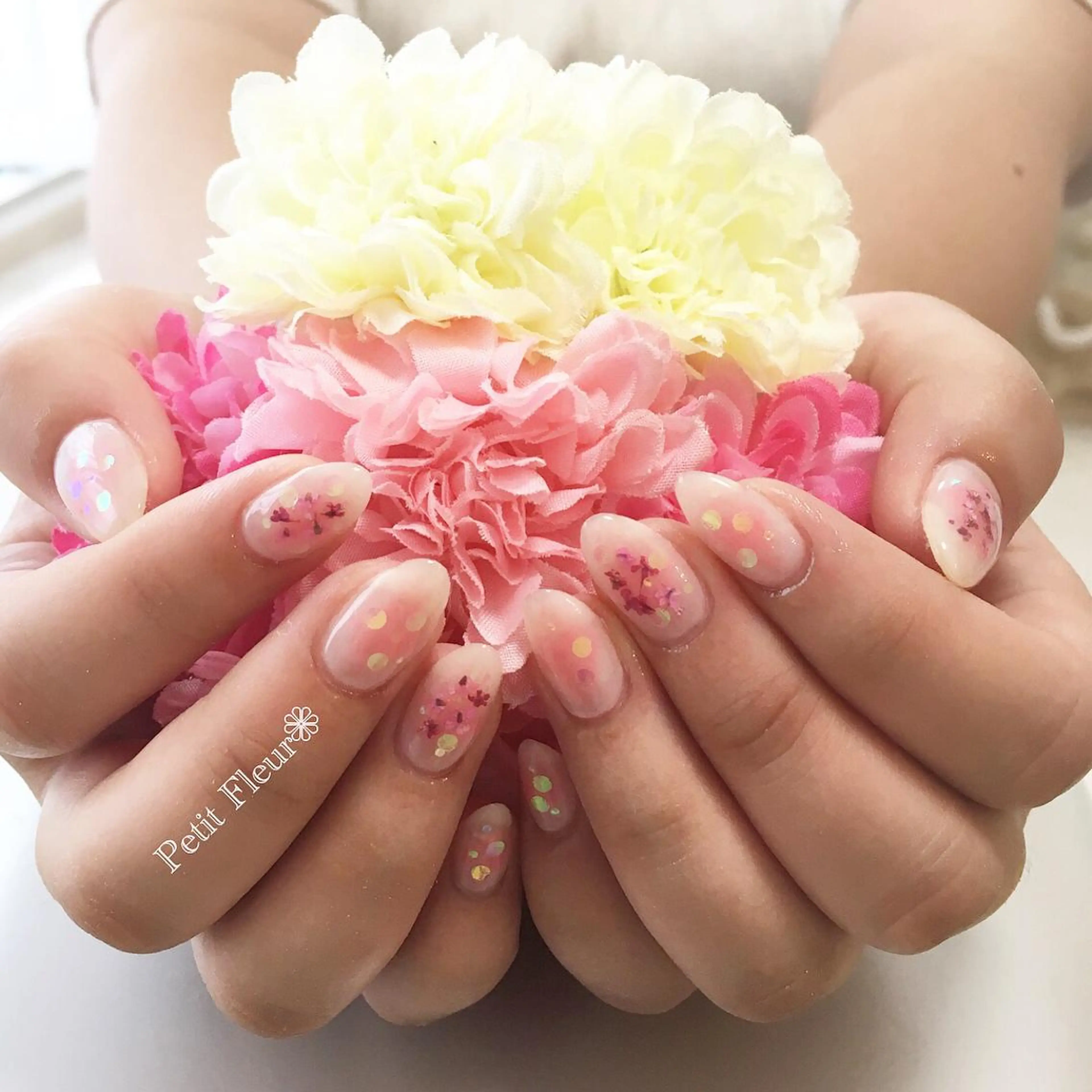 ネイル チークネイル フラワーネイル ホログラムネイル キラキラネイル Petit Fleur所属・青柳 亜梨奈のマツエク・マツパデザイン