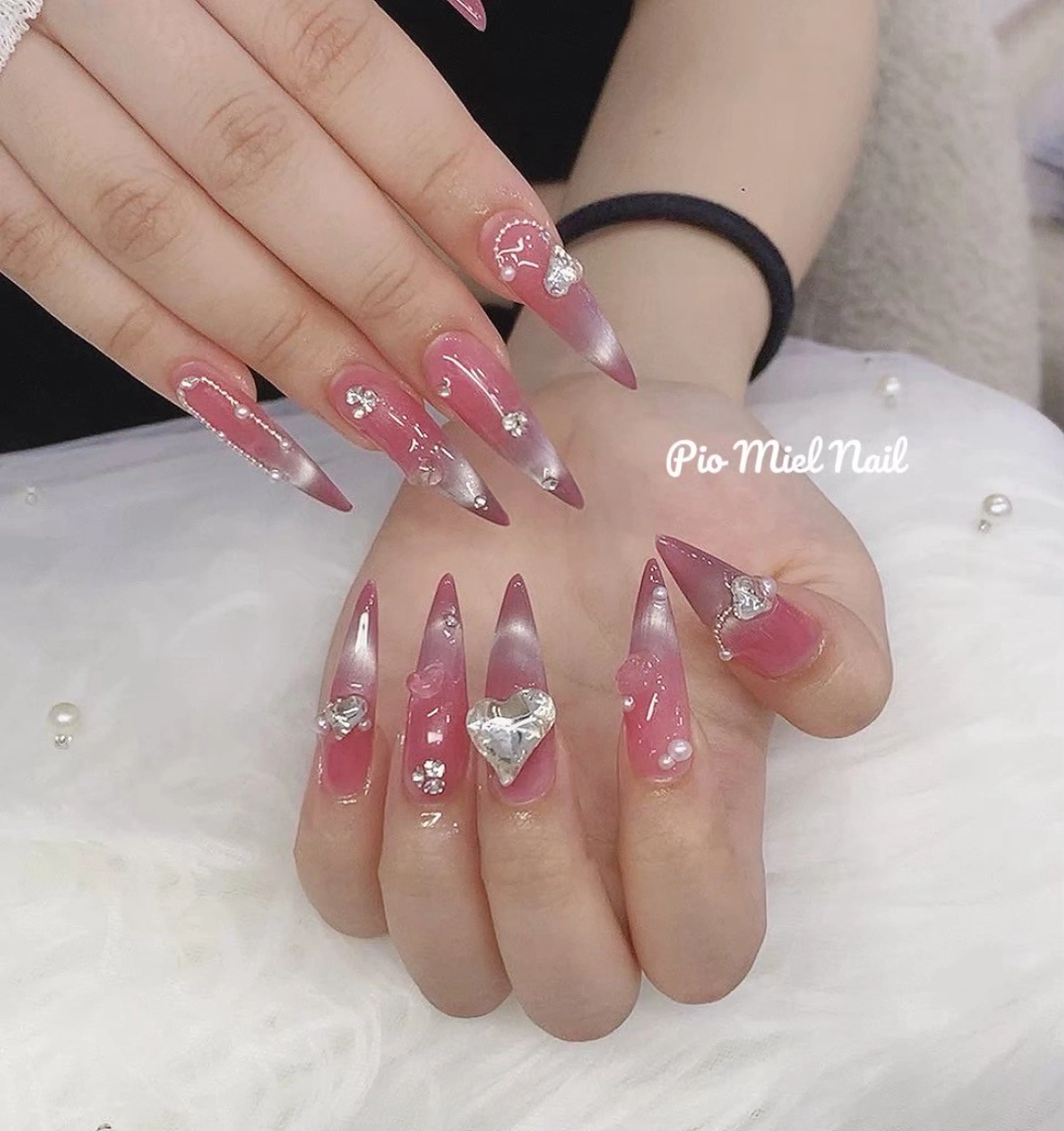 ロング 韓国風ヘア ハンドネイル momo 長さだしのネイルデザイン