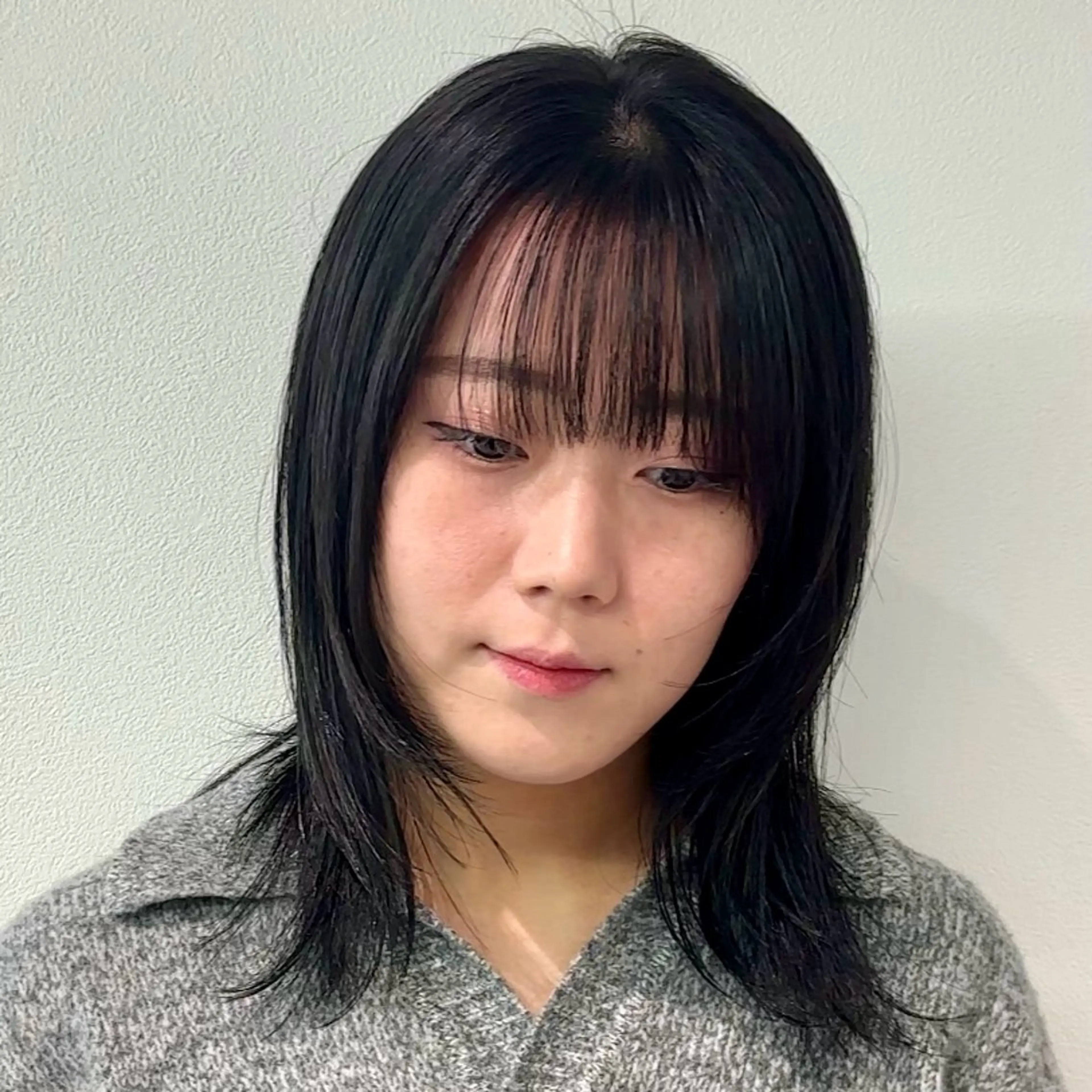 ミディアム カラー ハッシュカット 似合わせカット ネヅ カオルのヘアスタイル