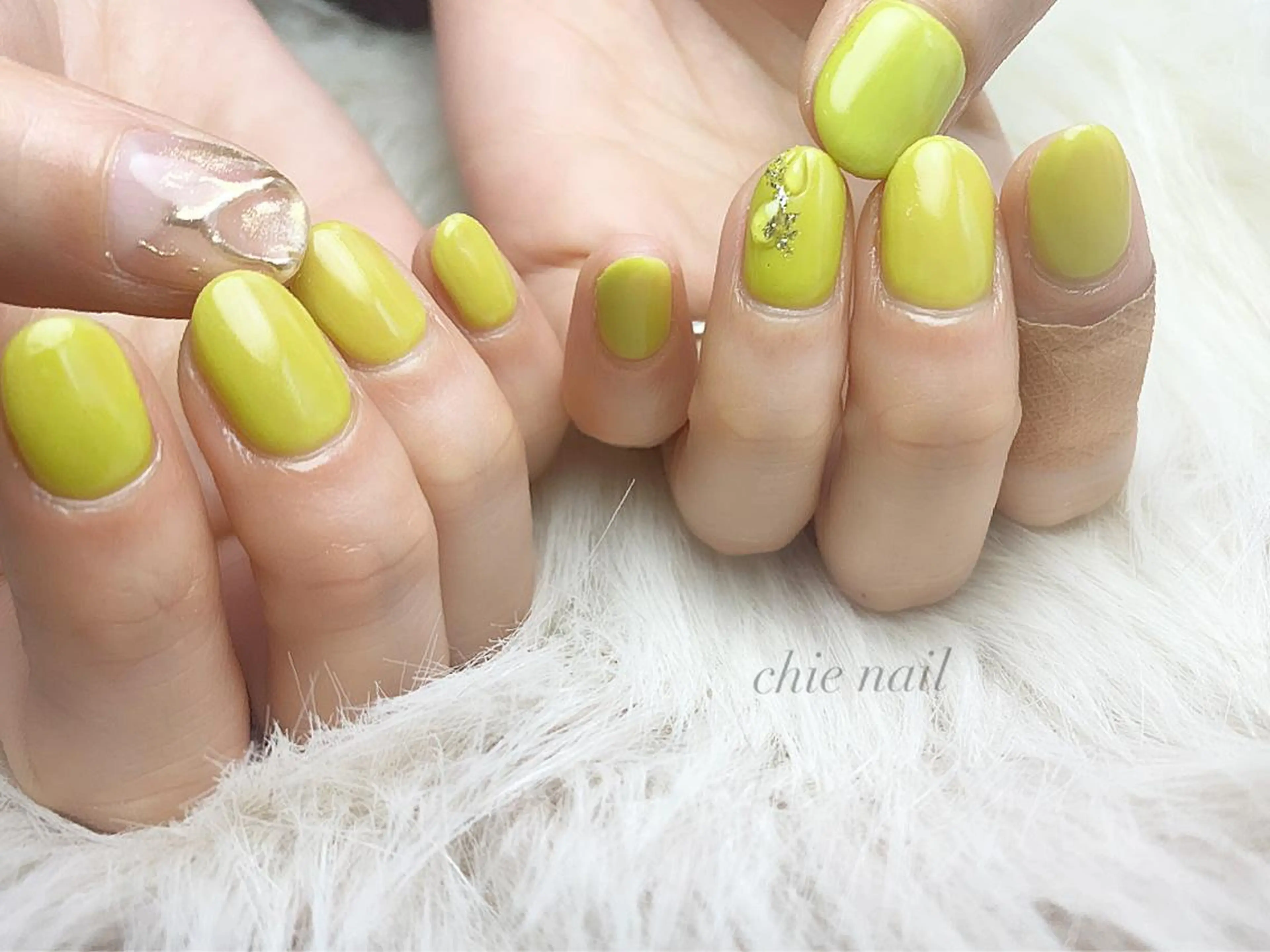 ネイル ミラーネイル ピスタチオネイル ぷっくりネイル 森ノ宮❤︎ chieのネイルデザイン