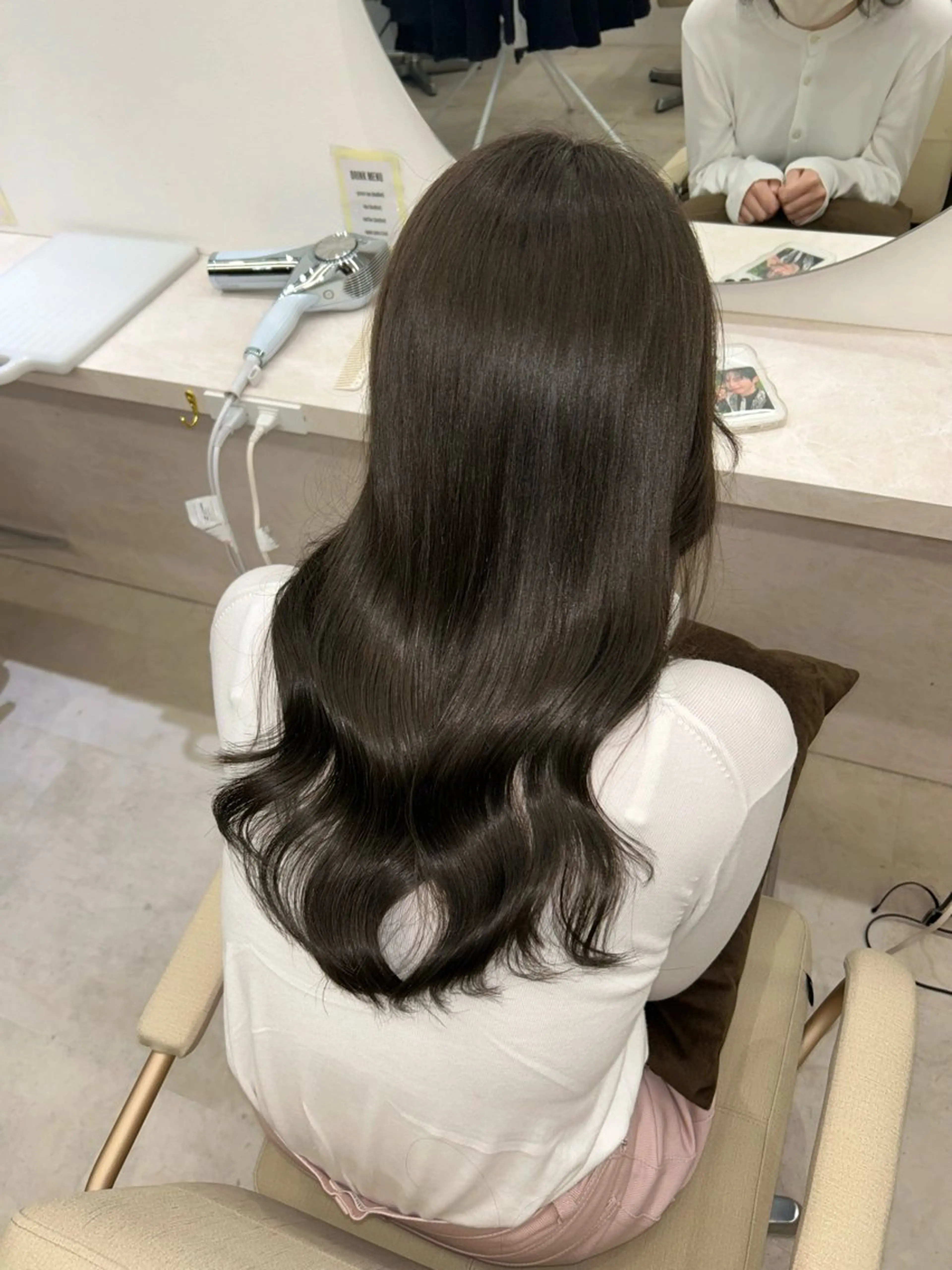 カラー 透明感カラー グレージュ オリーブグレージュ オリーブグレー ヘアカラー トリートメント Core　山下 このはのヘアスタイル